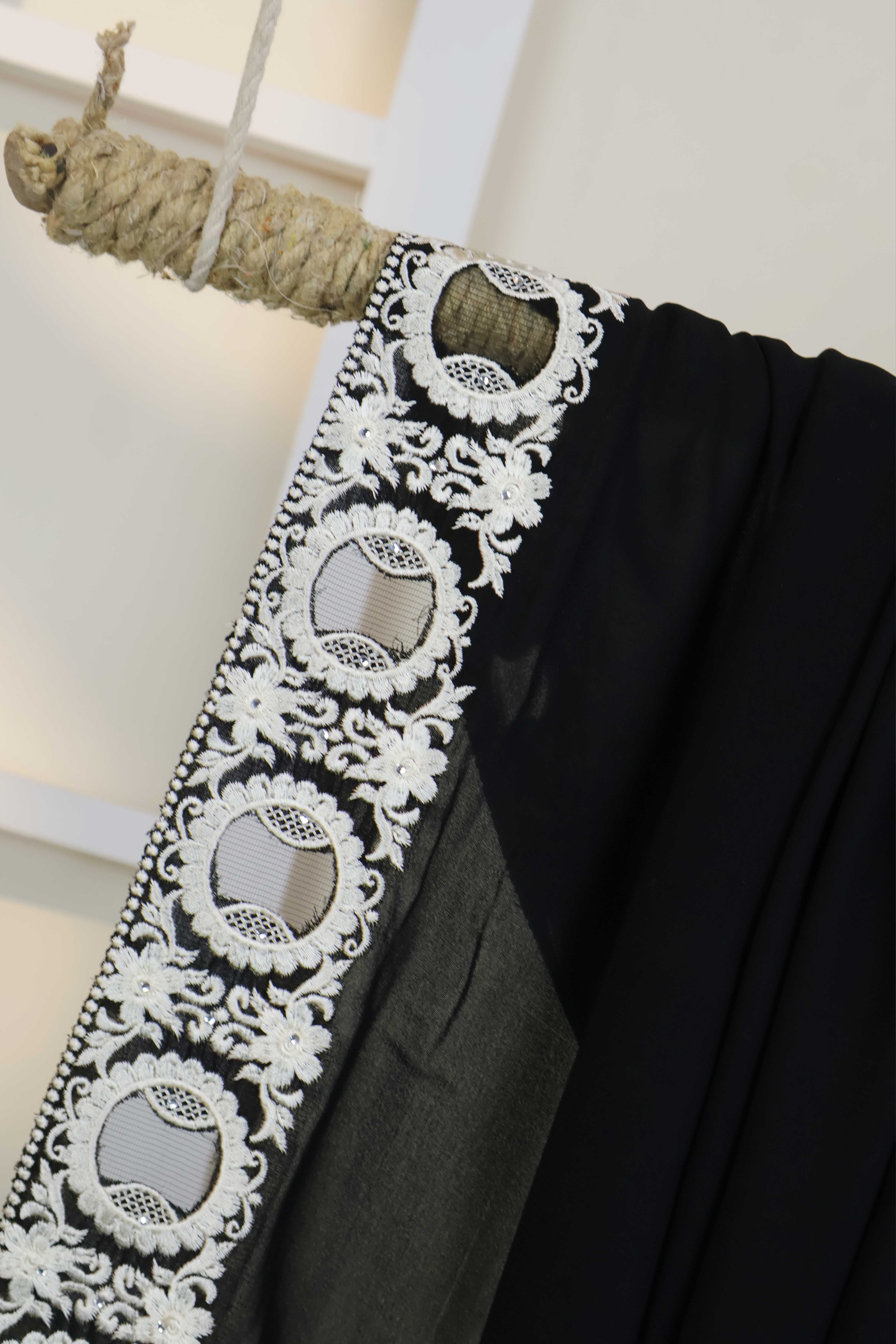 Embroidered Boarder Shawl HLSH171 - Image 3