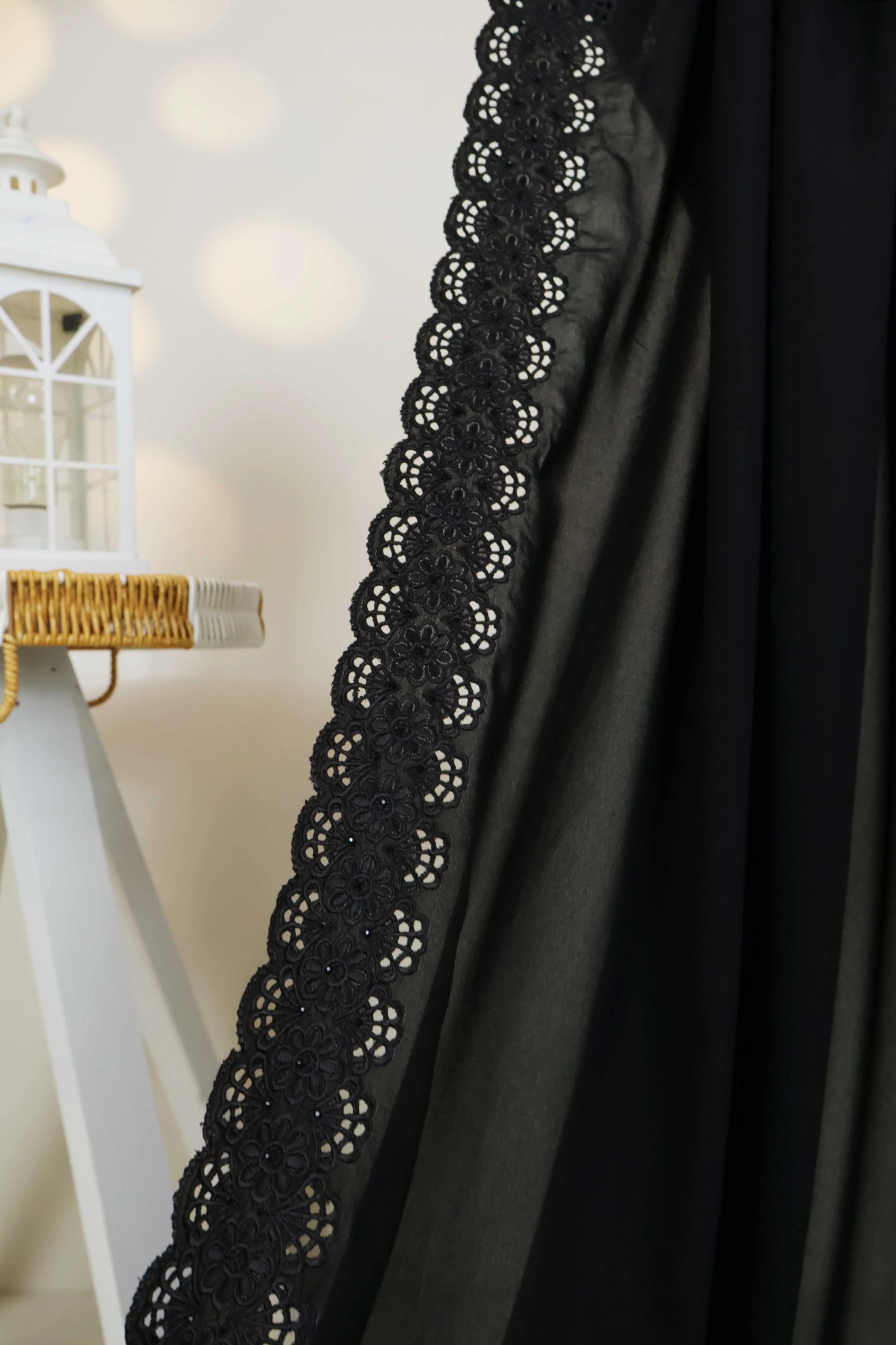 Embroidered Boarder Shawl HLSH193 - Image 3
