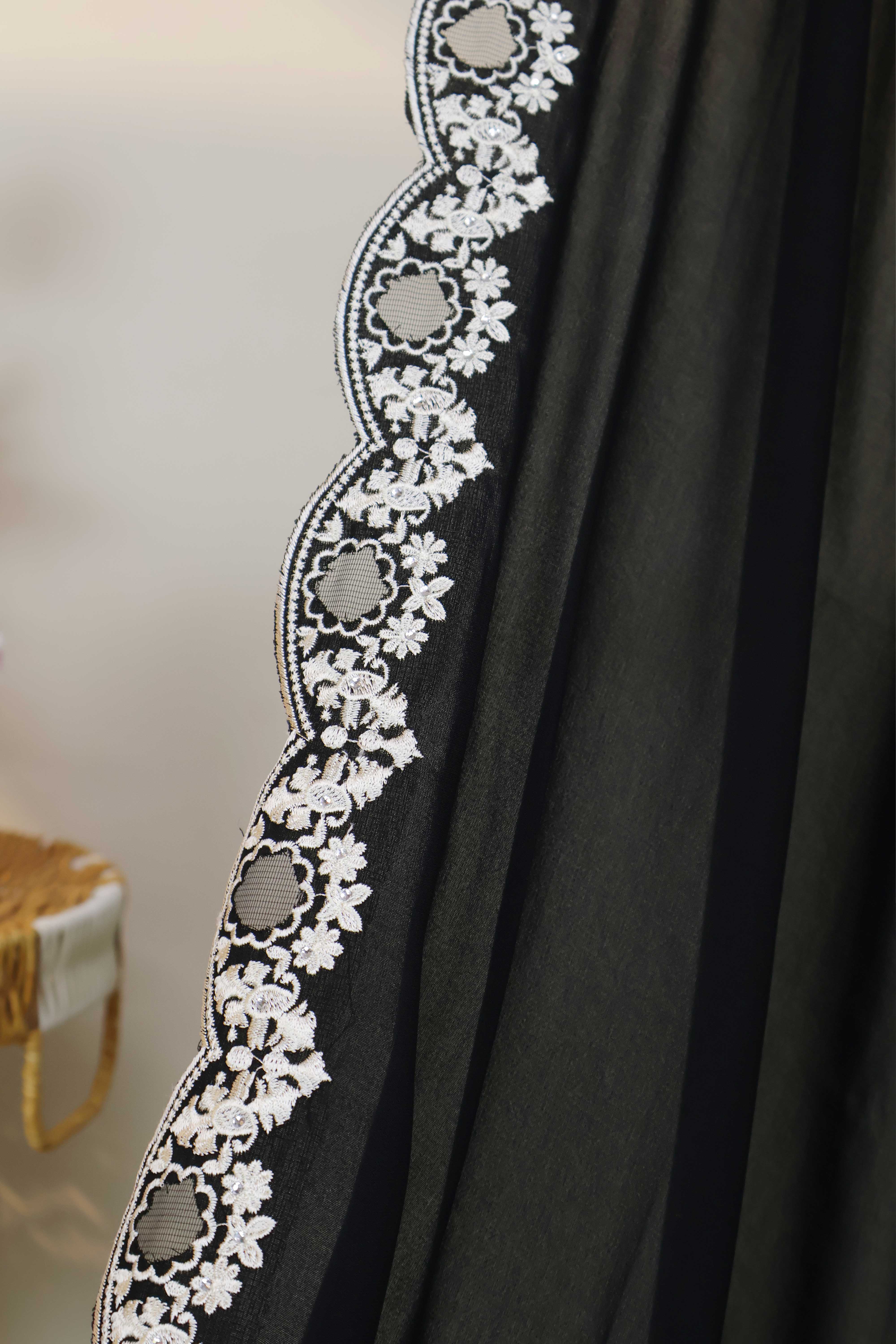 Embroidered Boarder Shawl HLSH68 - Image 6