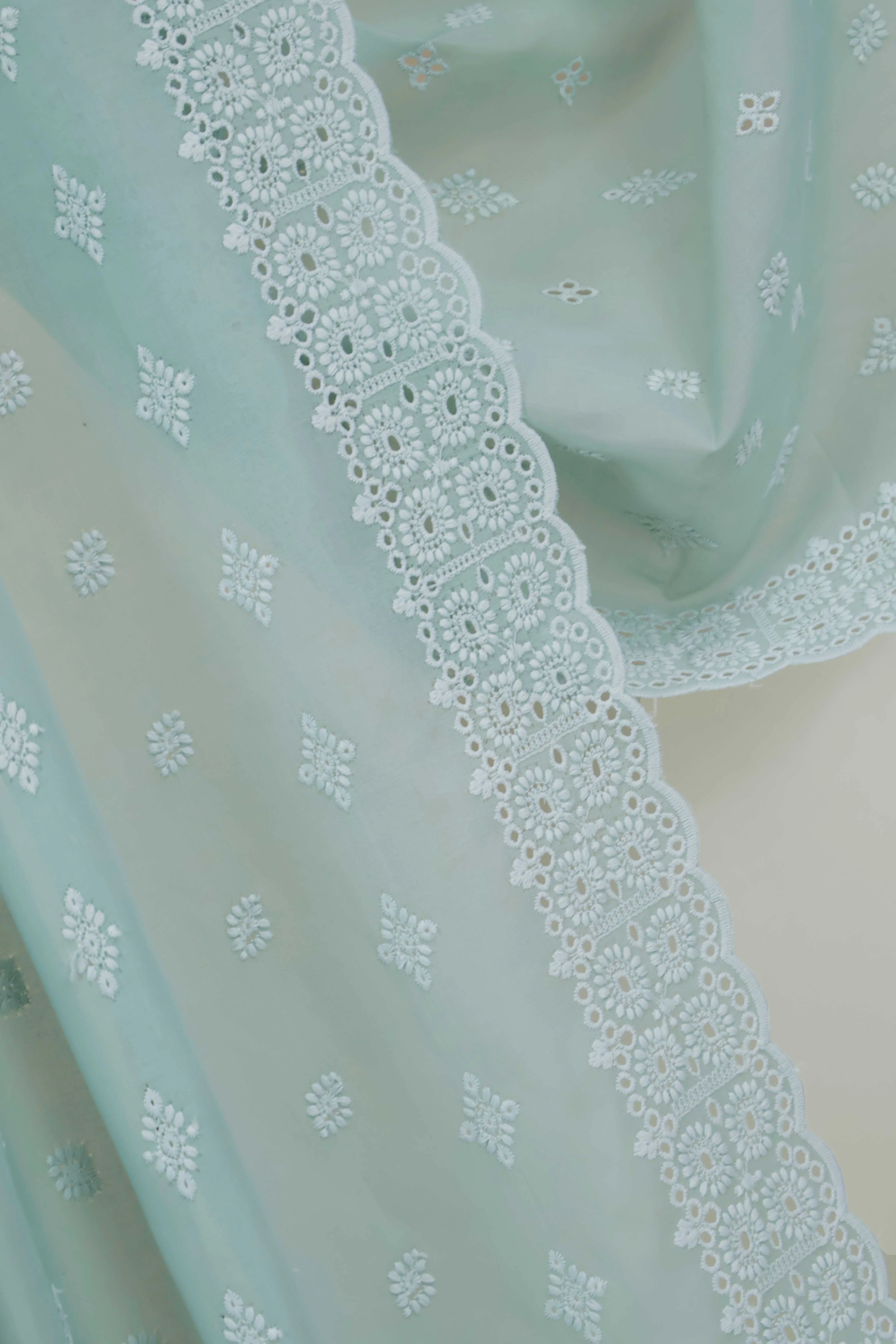 Embroidered Lawn Full Size Shawl 3849O - Image 3