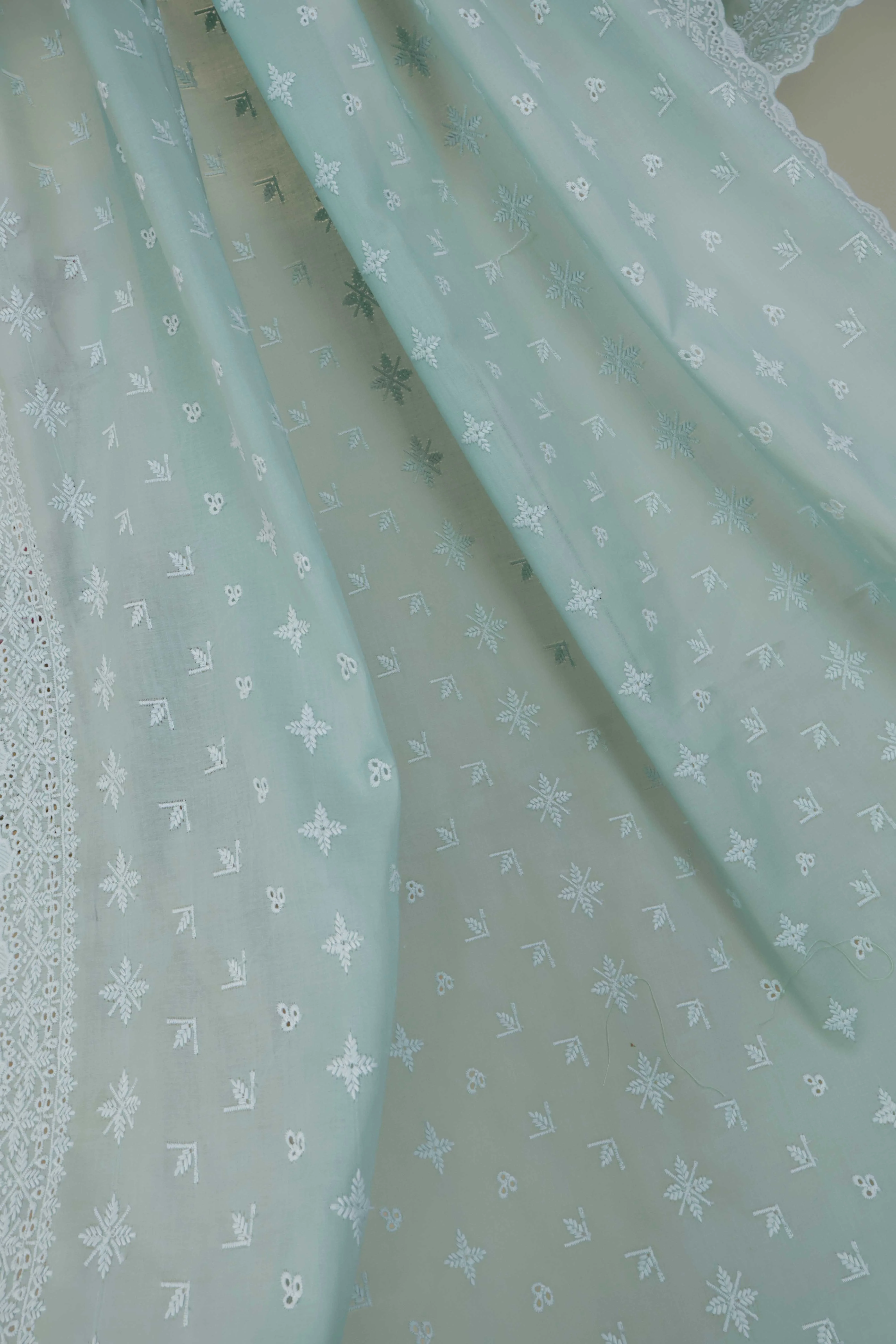 Embroidered Lawn Full Size Shawl 3849P - Image 4