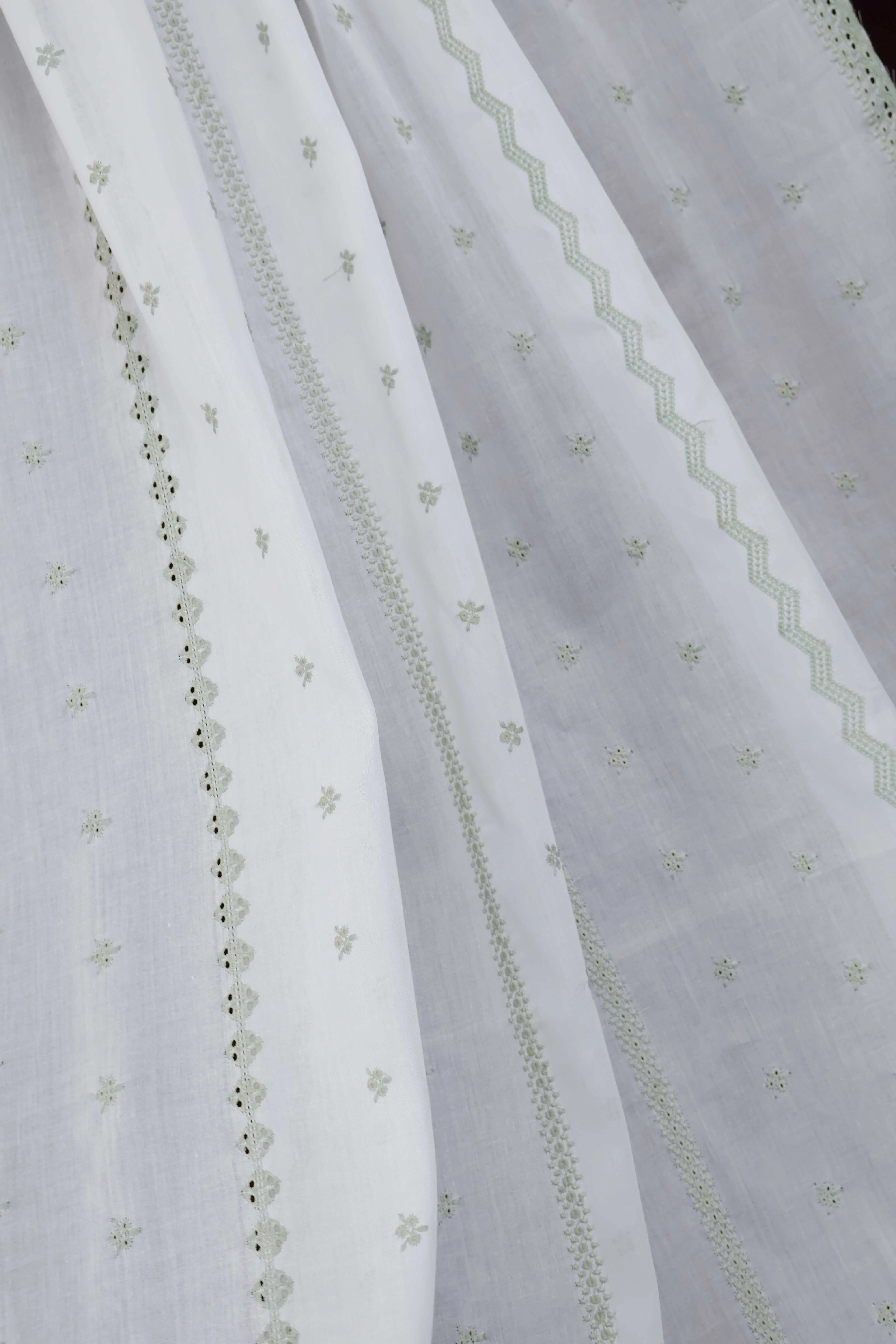 Embroidered Lawn Shawl HLSH201 - Image 5