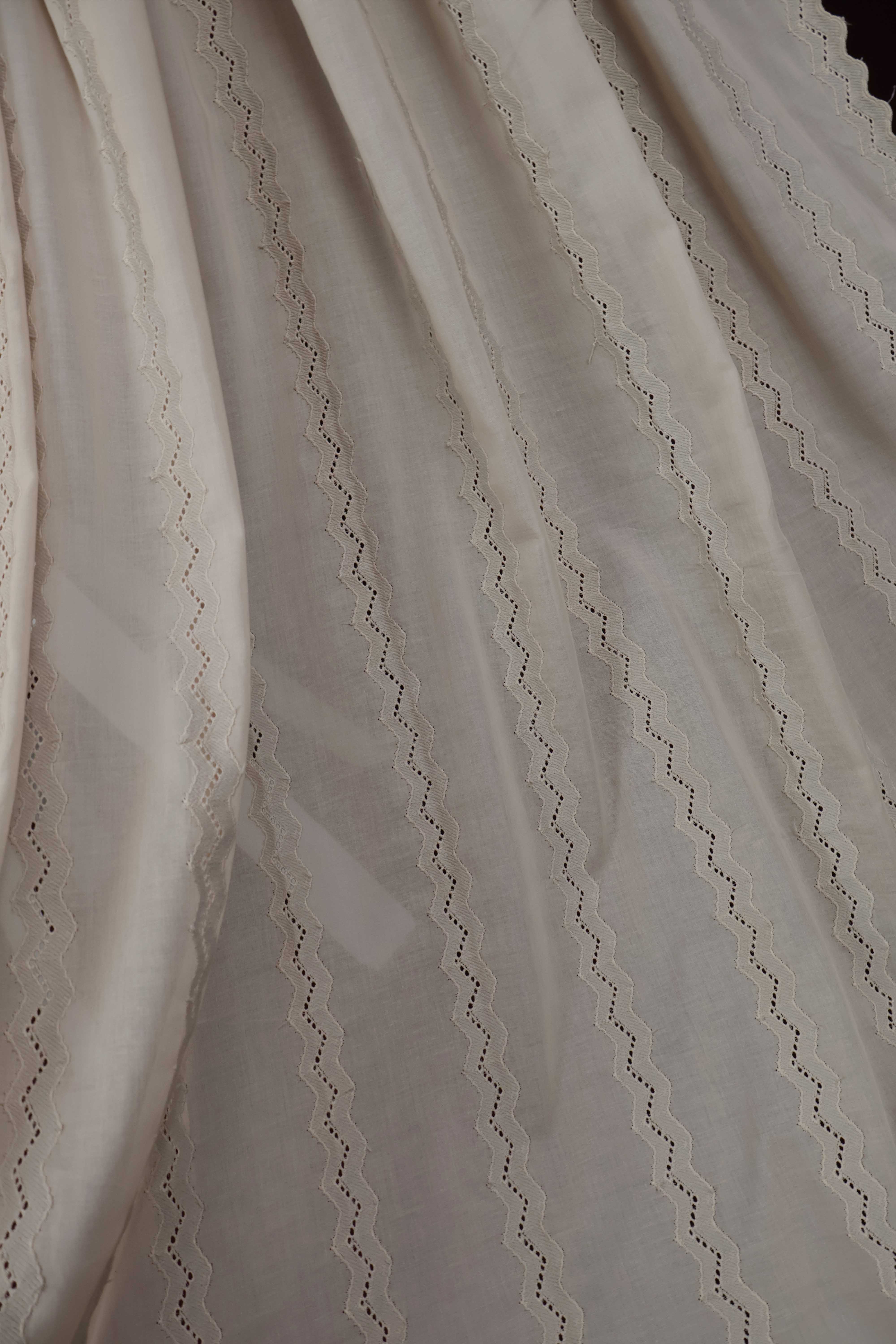 Embroidered Lawn Shawl HLSH219 - Image 2