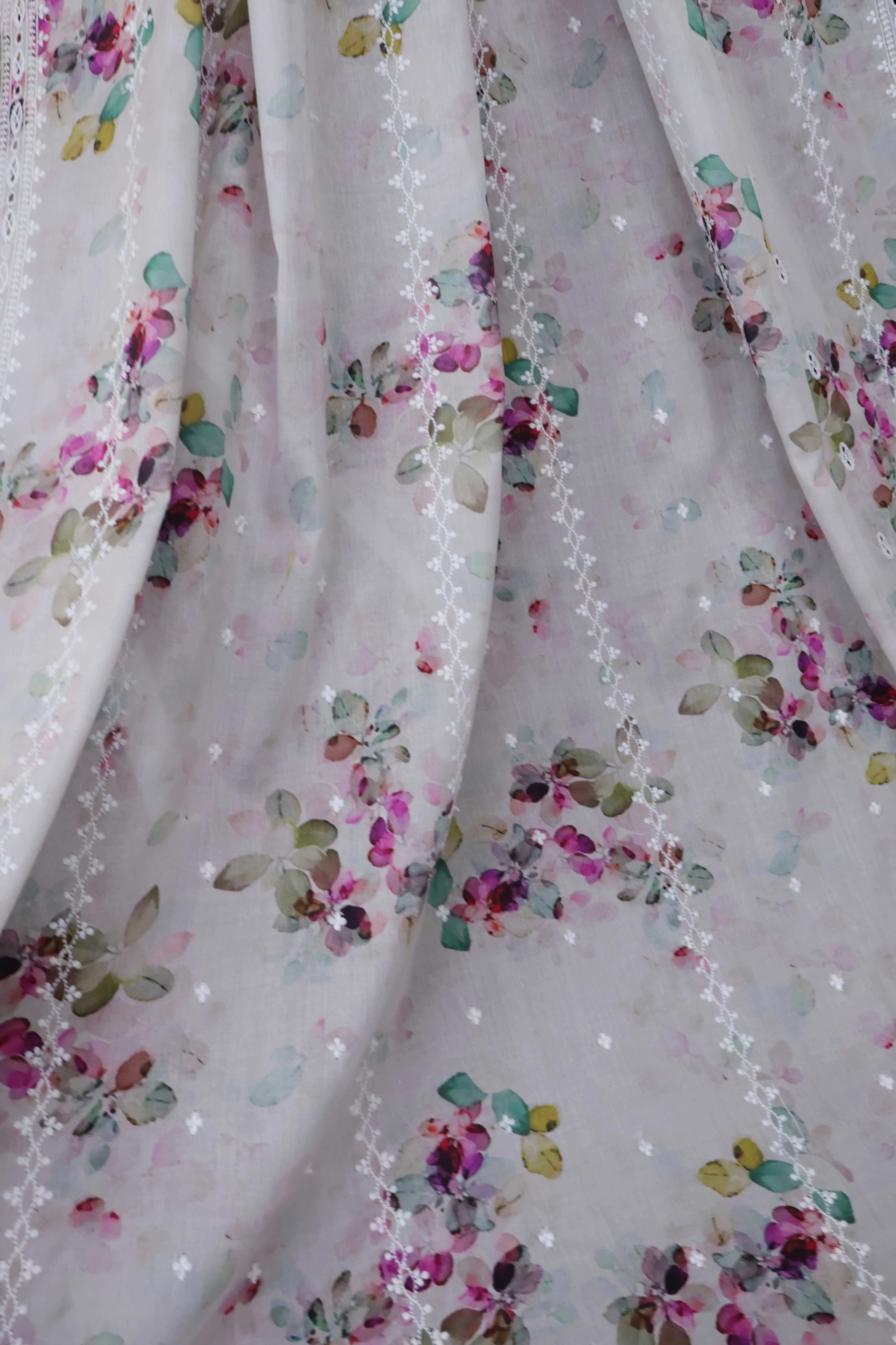 Embroidered Lawn Shawl LSST21 - Image 3