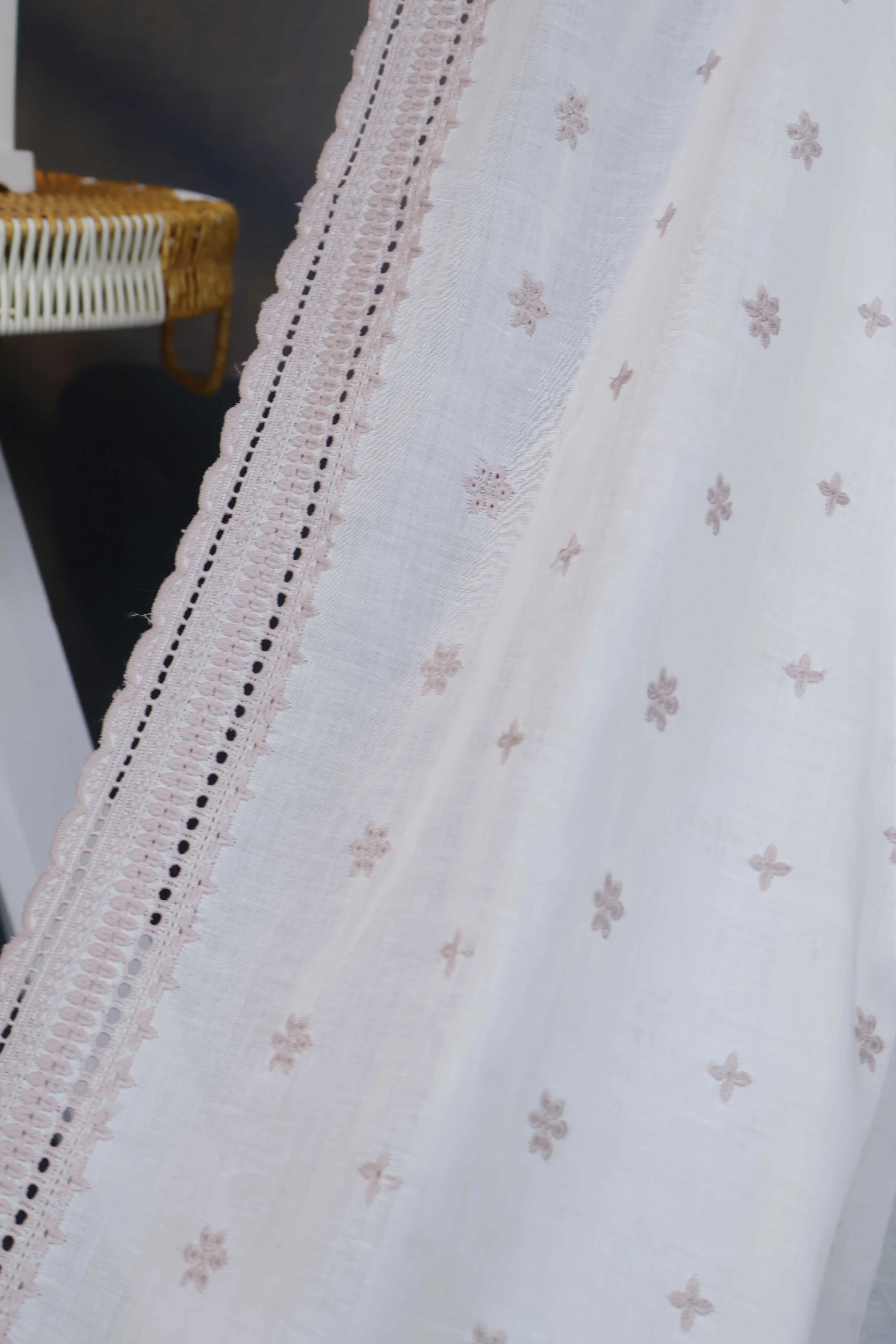 Full Embroidered Lawn Shawl 3806B - Image 4