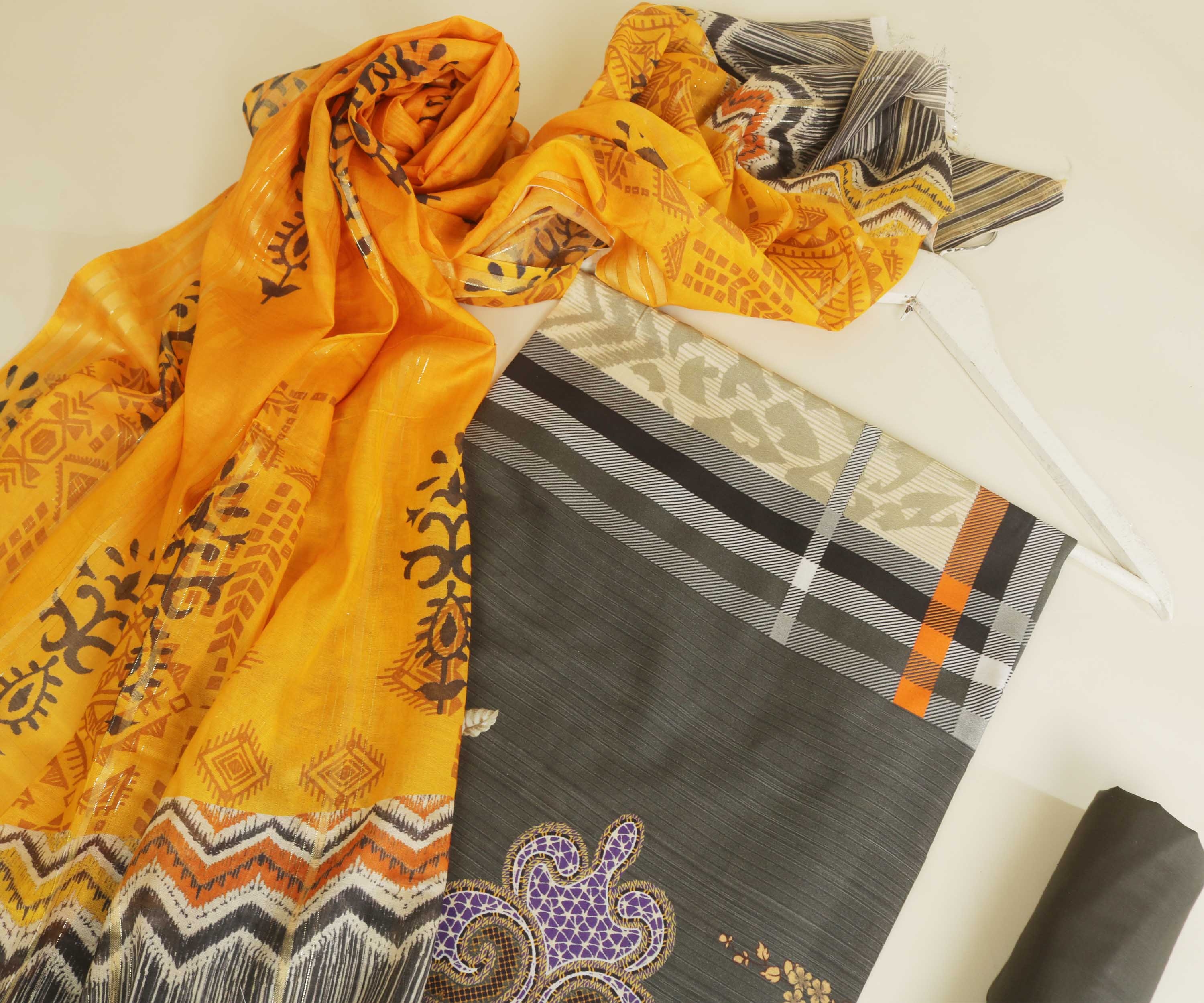 Lawn Printed Suit H25SLST03 - Image 4