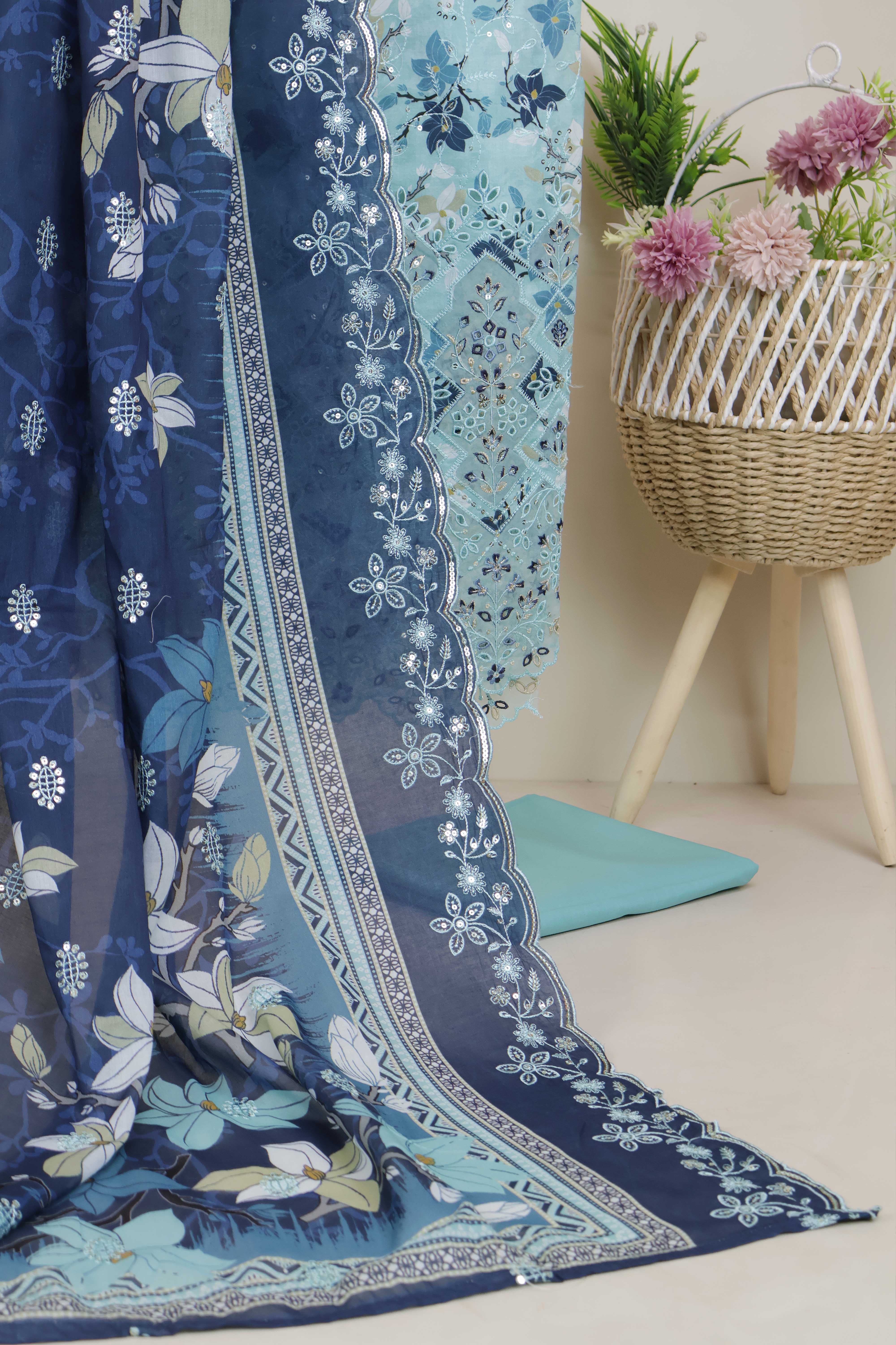 Luxury Lawn Embroidered Suit ELBS11 - Image 6