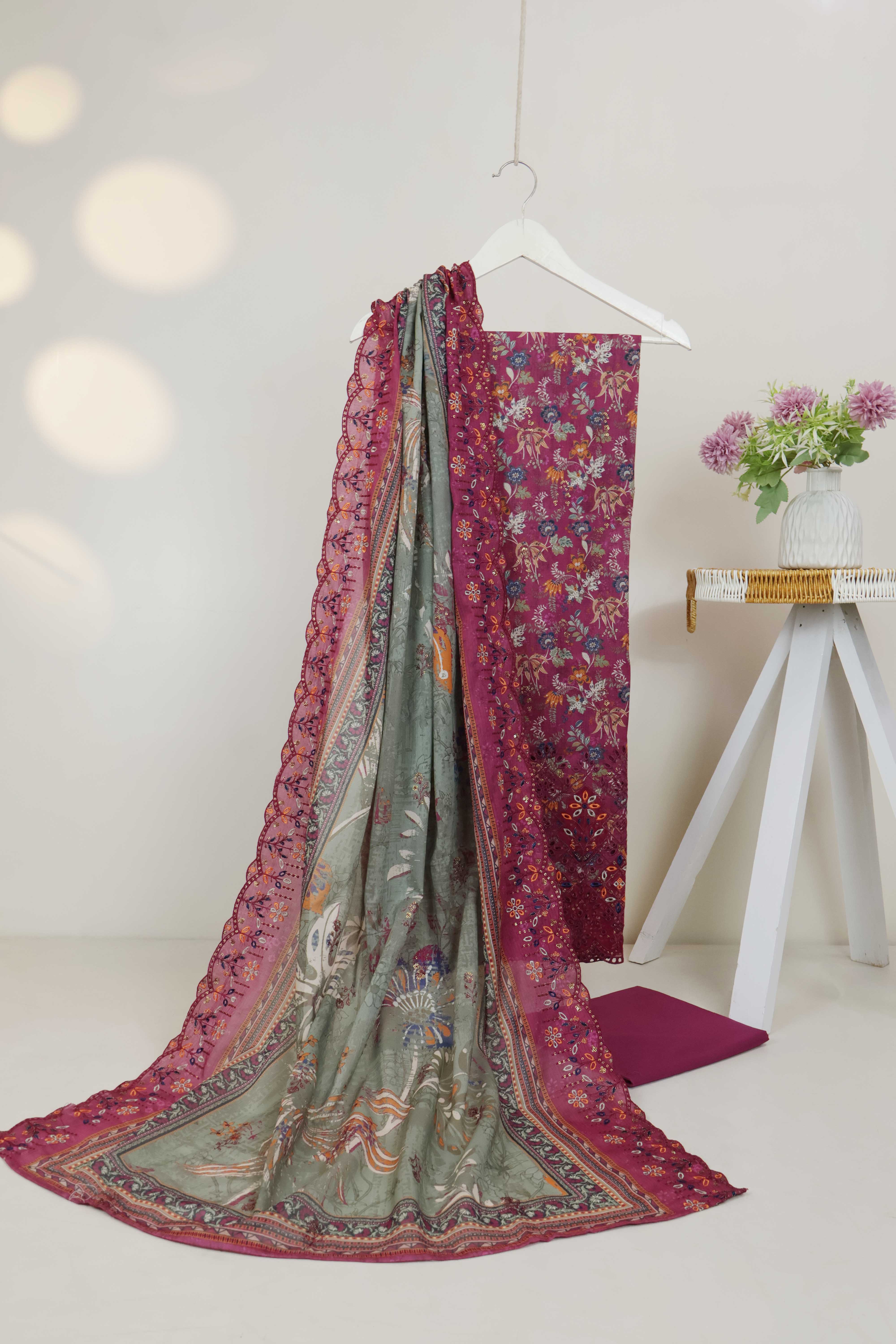 Luxury Lawn Embroidered Suit ELBS17 - Image 2