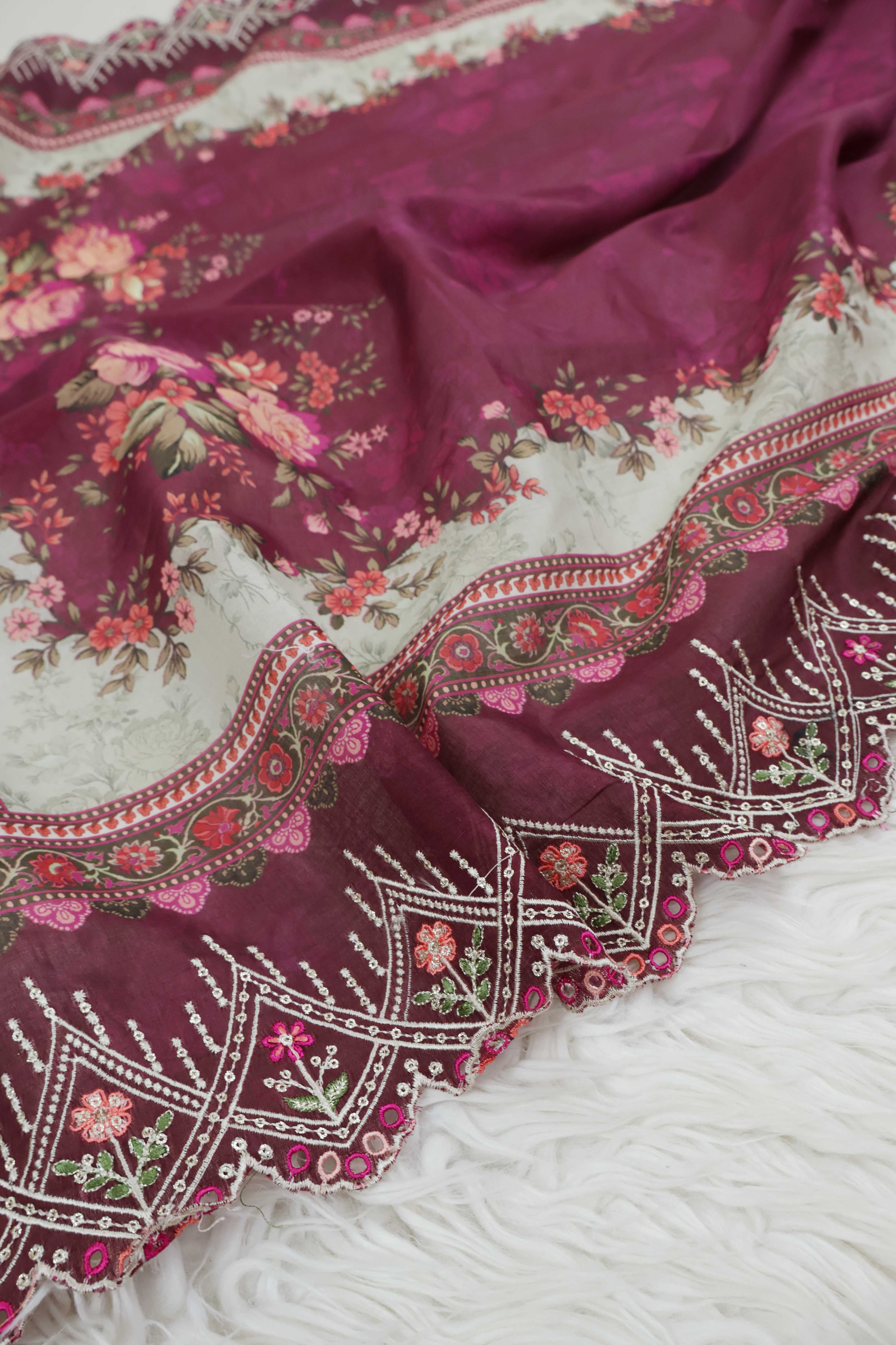 Luxury Lawn Embroidered Suit ELBS21 - Image 5