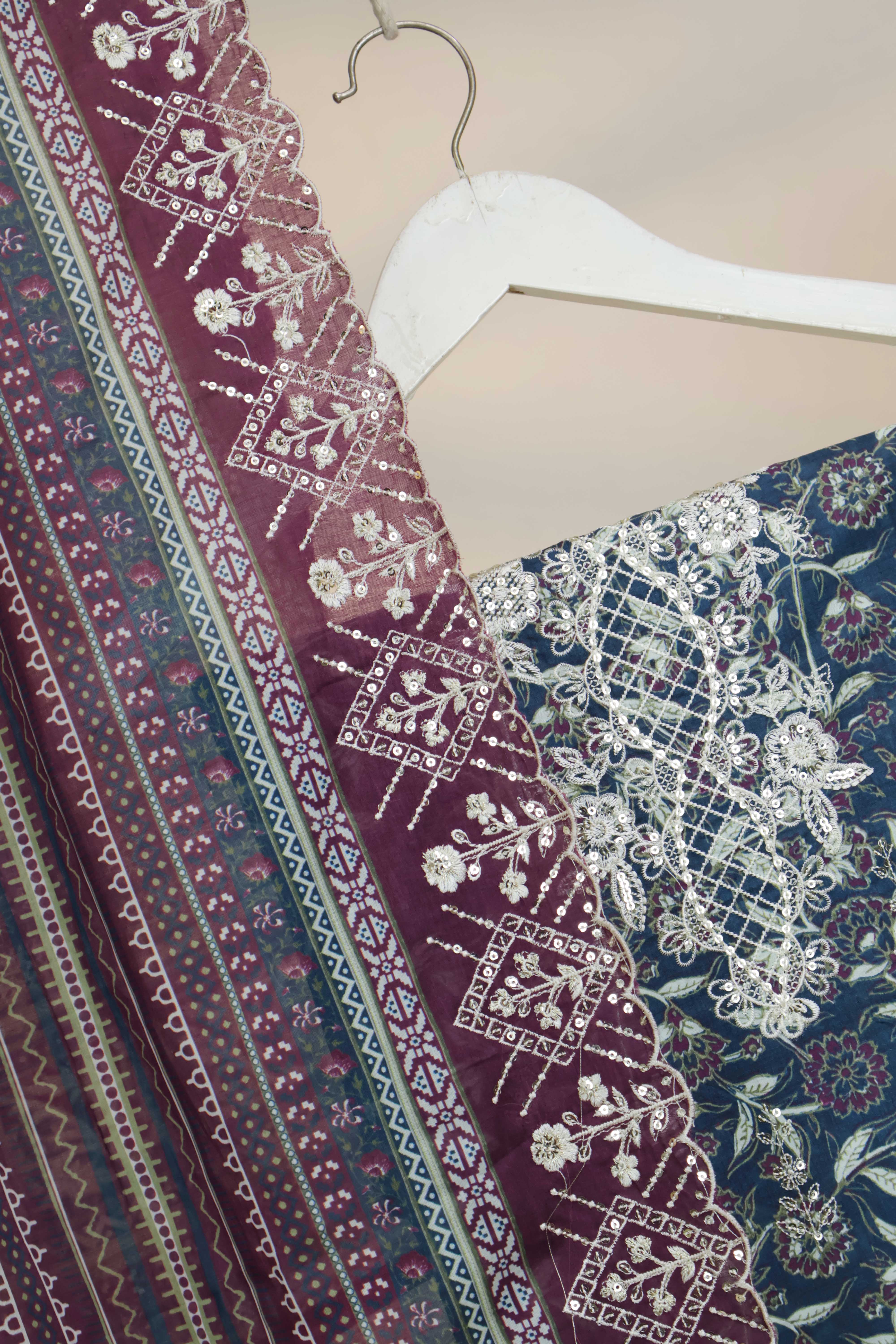 Luxury Lawn Embroidered Suit ELBS23 - Image 2