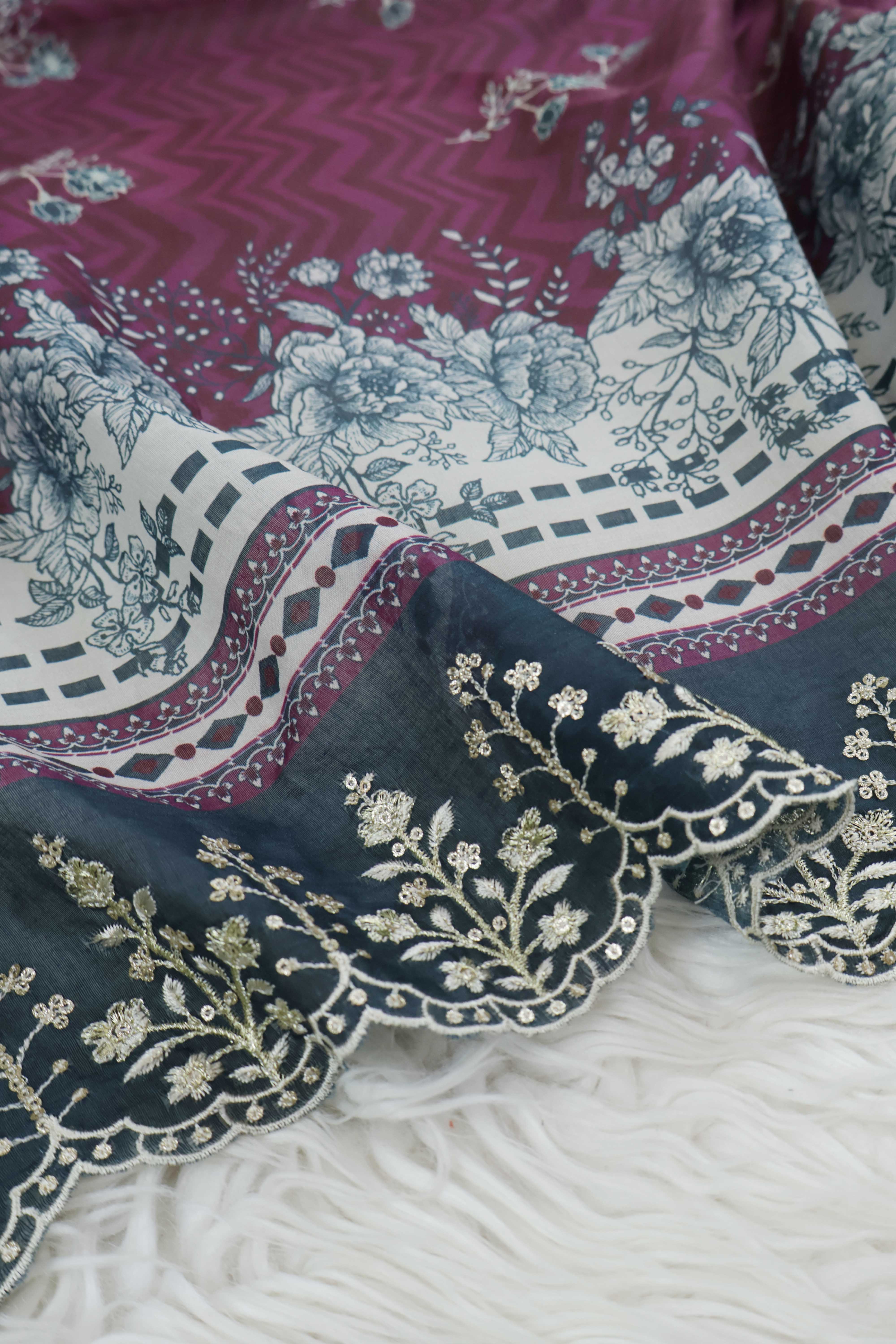 Luxury Lawn Embroidered Suit ELBS26 - Image 5