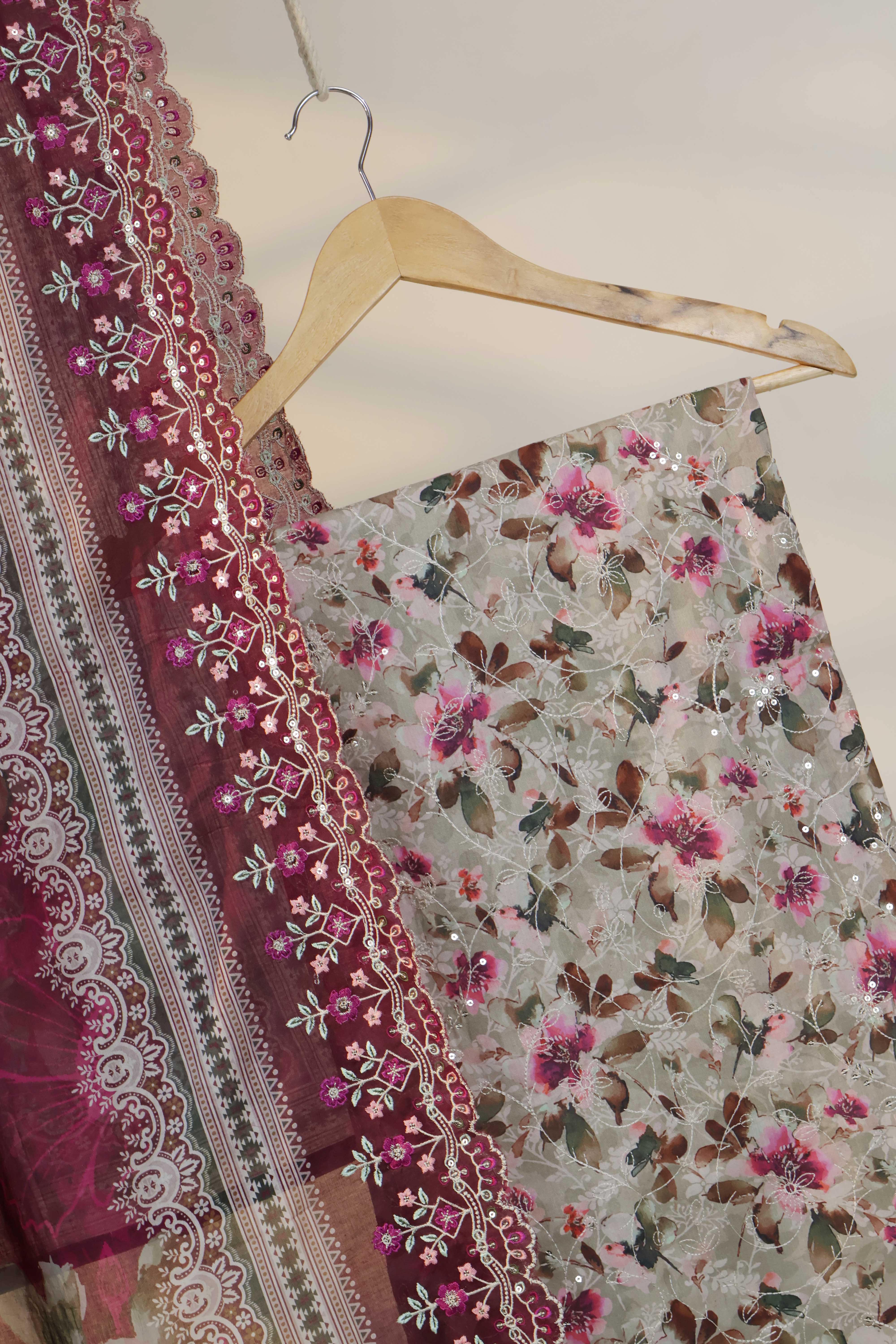 Luxury Lawn Embroidered Suit ELBS28 - Image 5