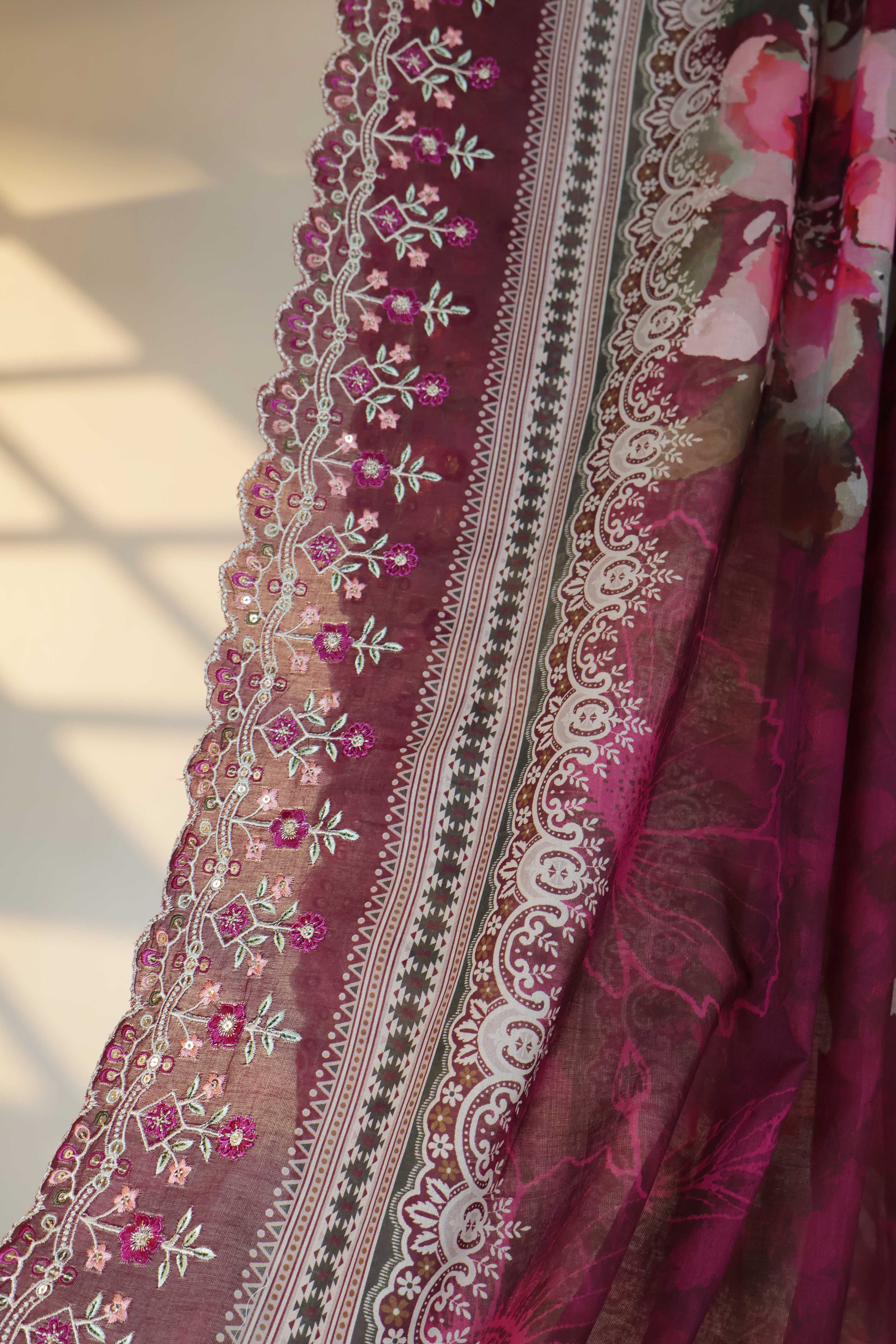 Luxury Lawn Embroidered Suit ELBS28 - Image 6