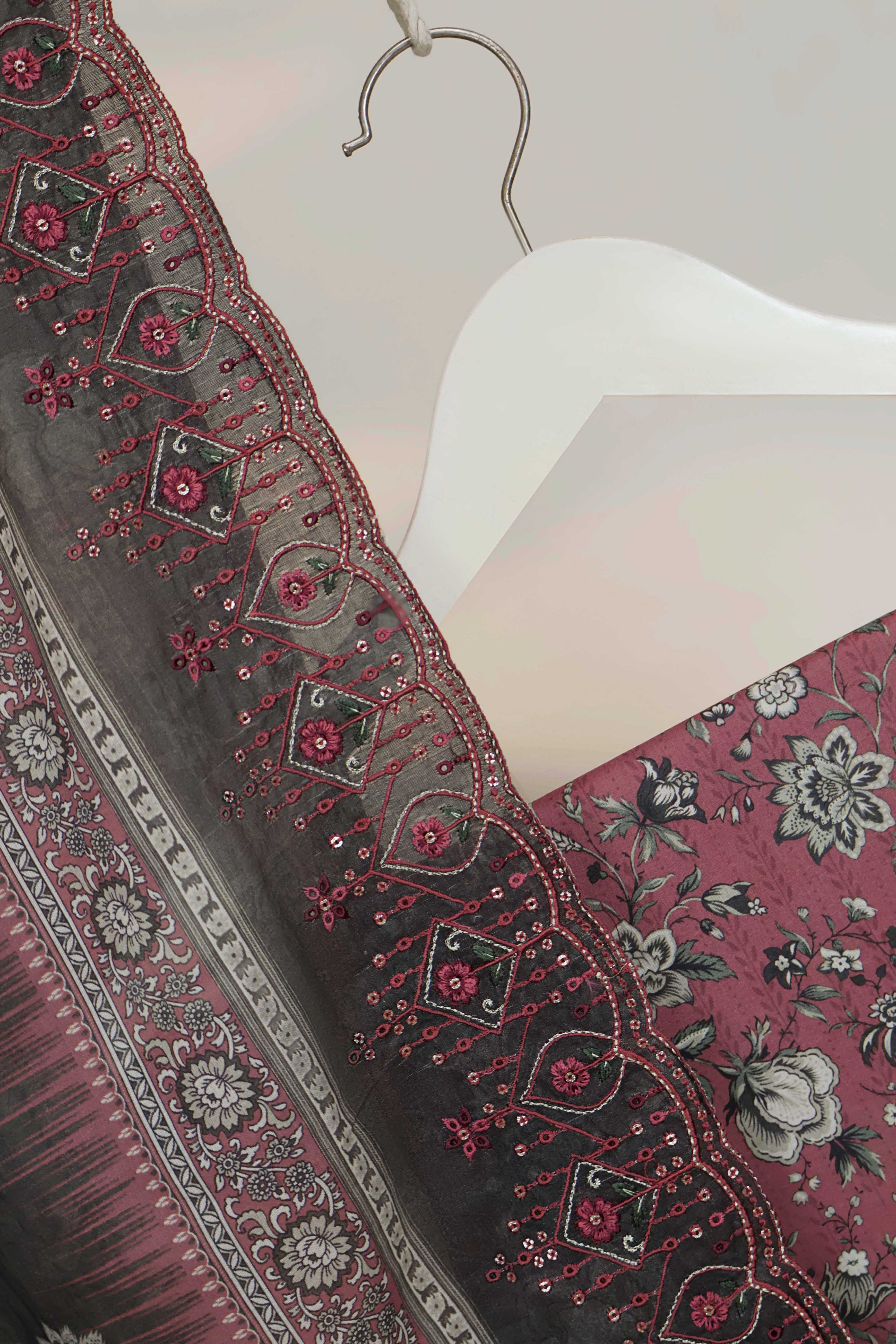 Luxury Lawn Embroidered Suit ELBS33 - Image 2