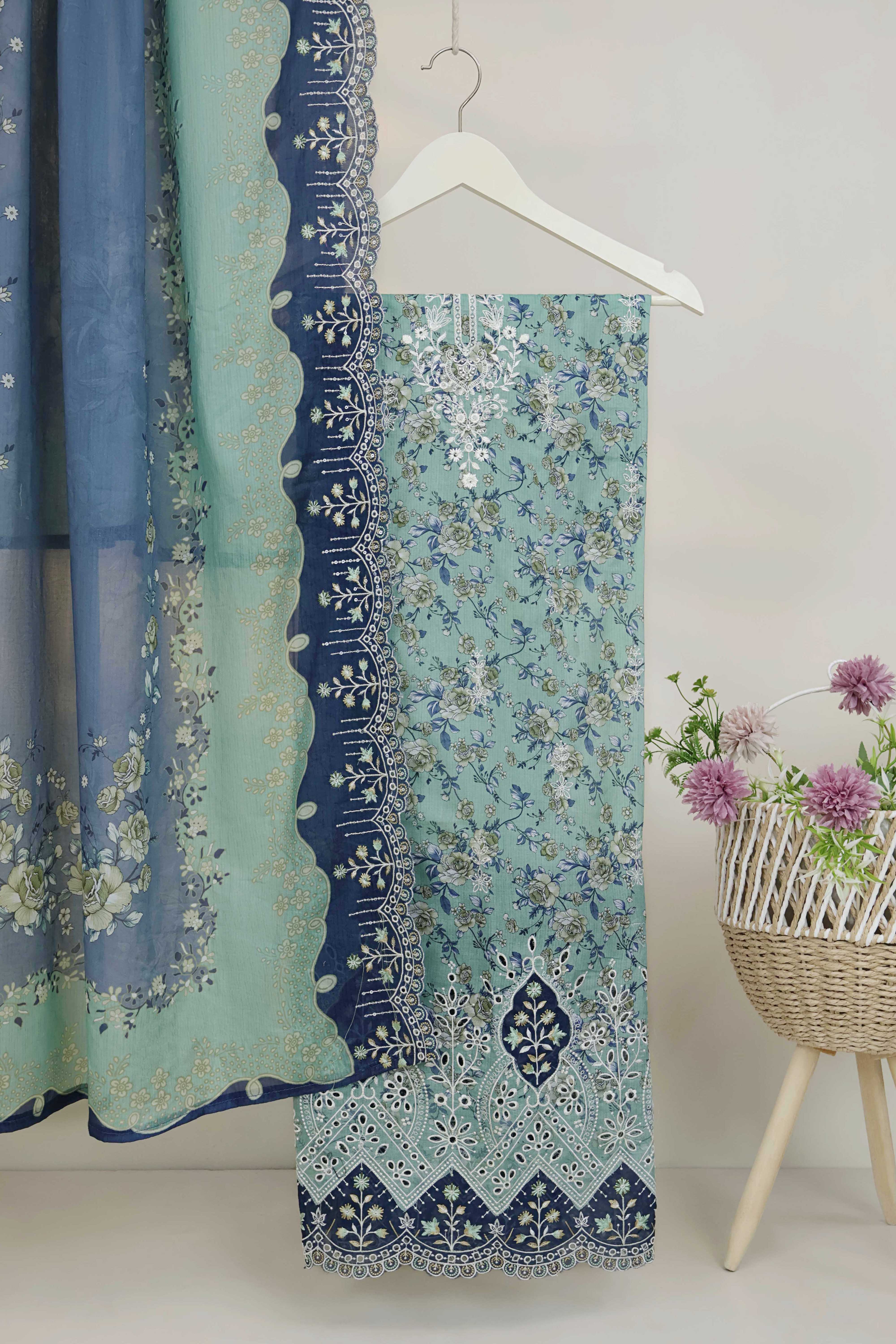 Luxury Lawn Embroidered Suit ELBS35 - Image 4