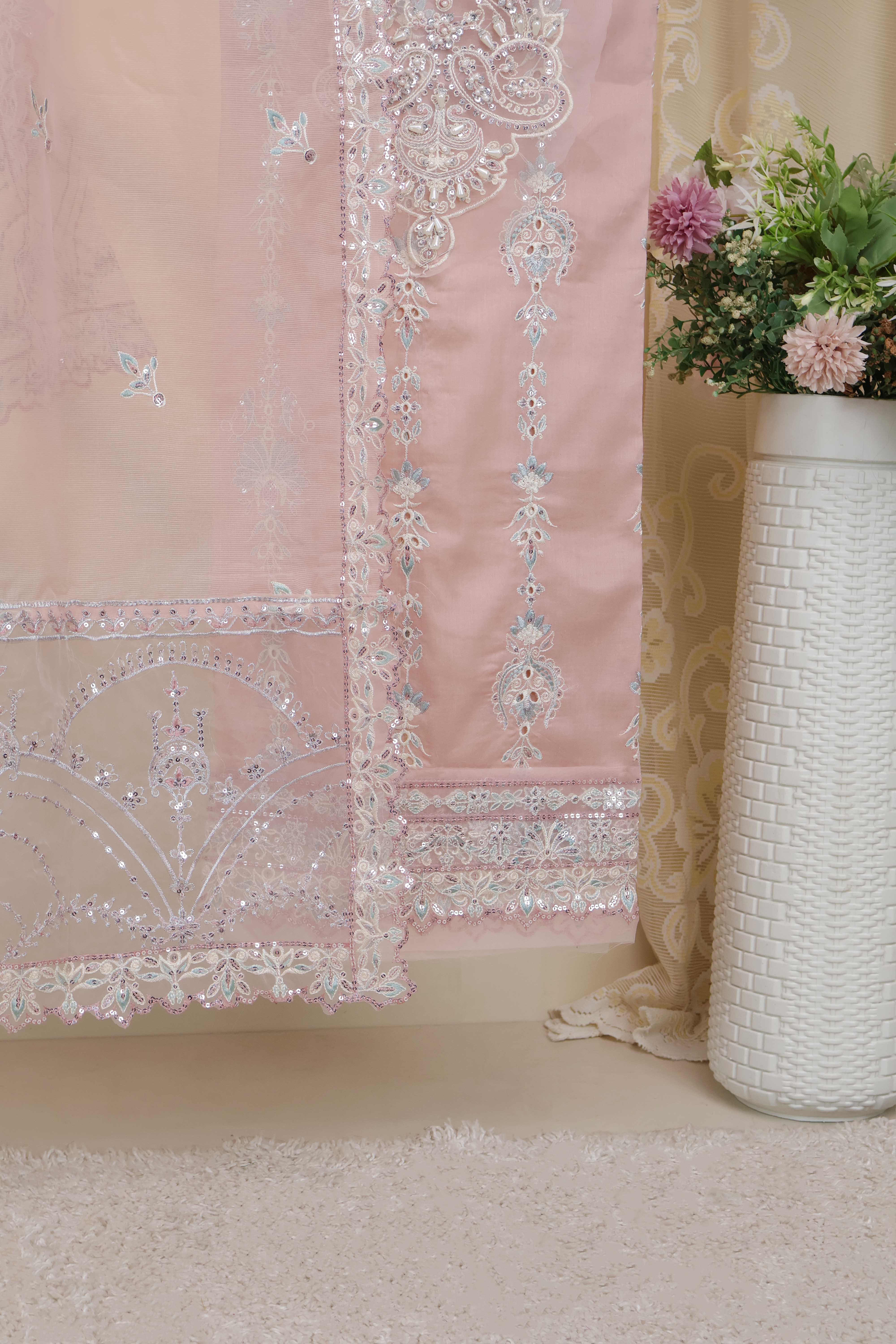 Luxury Lawn Embroidered Suit ELHA03 - Image 3