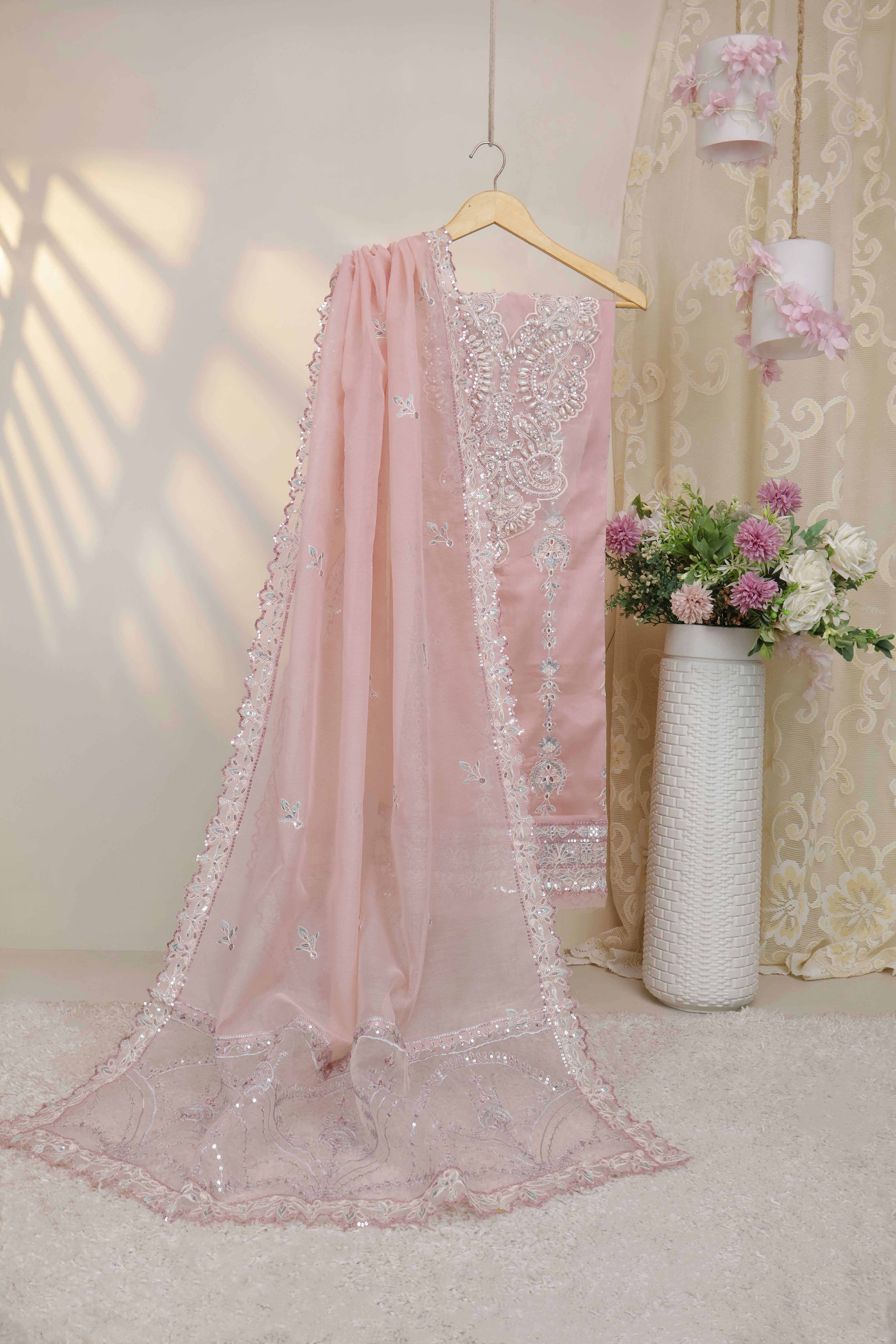 Luxury Lawn Embroidered Suit ELHA03 - Image 4