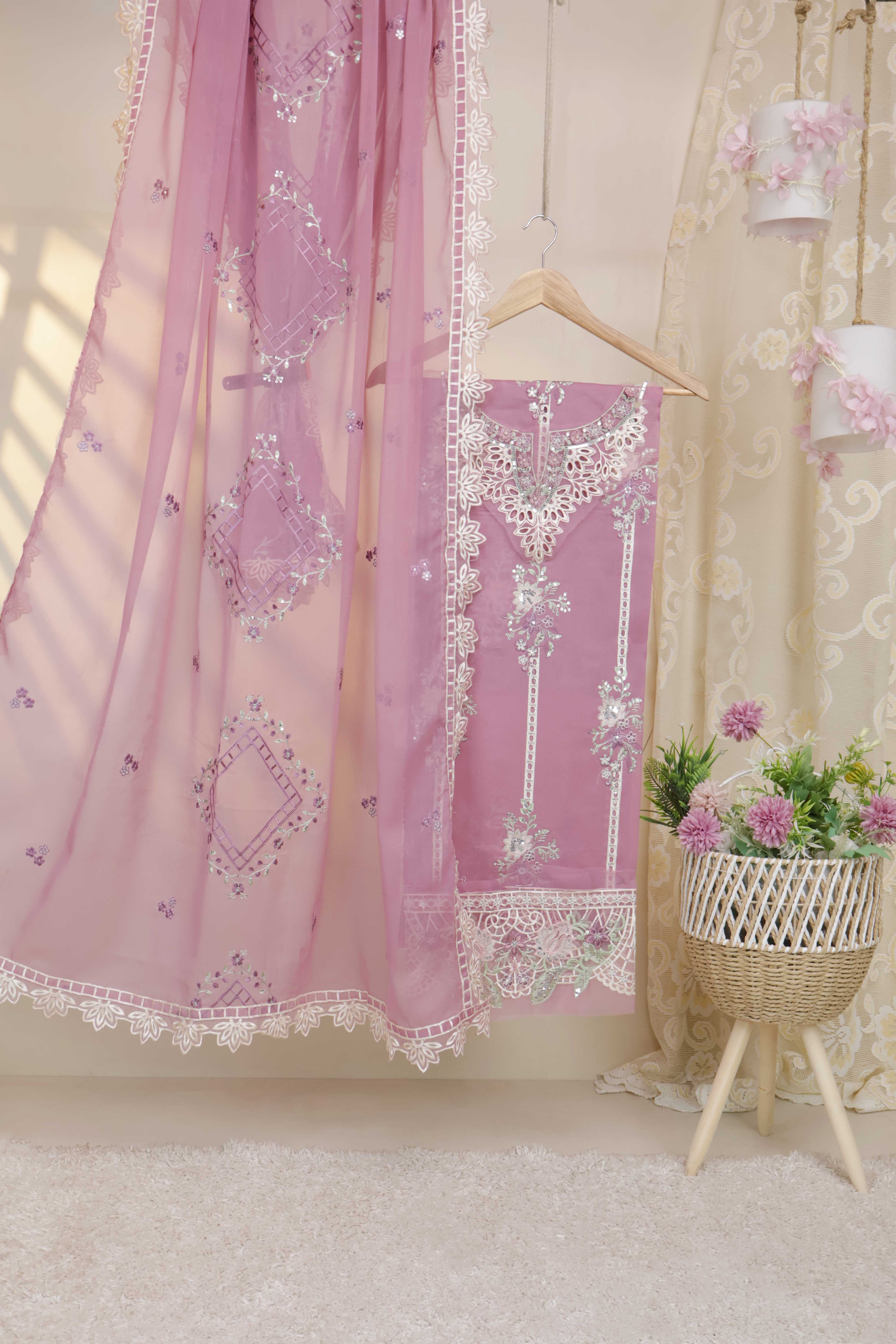 Luxury Lawn Embroidered Suit ELHA17 - Image 3
