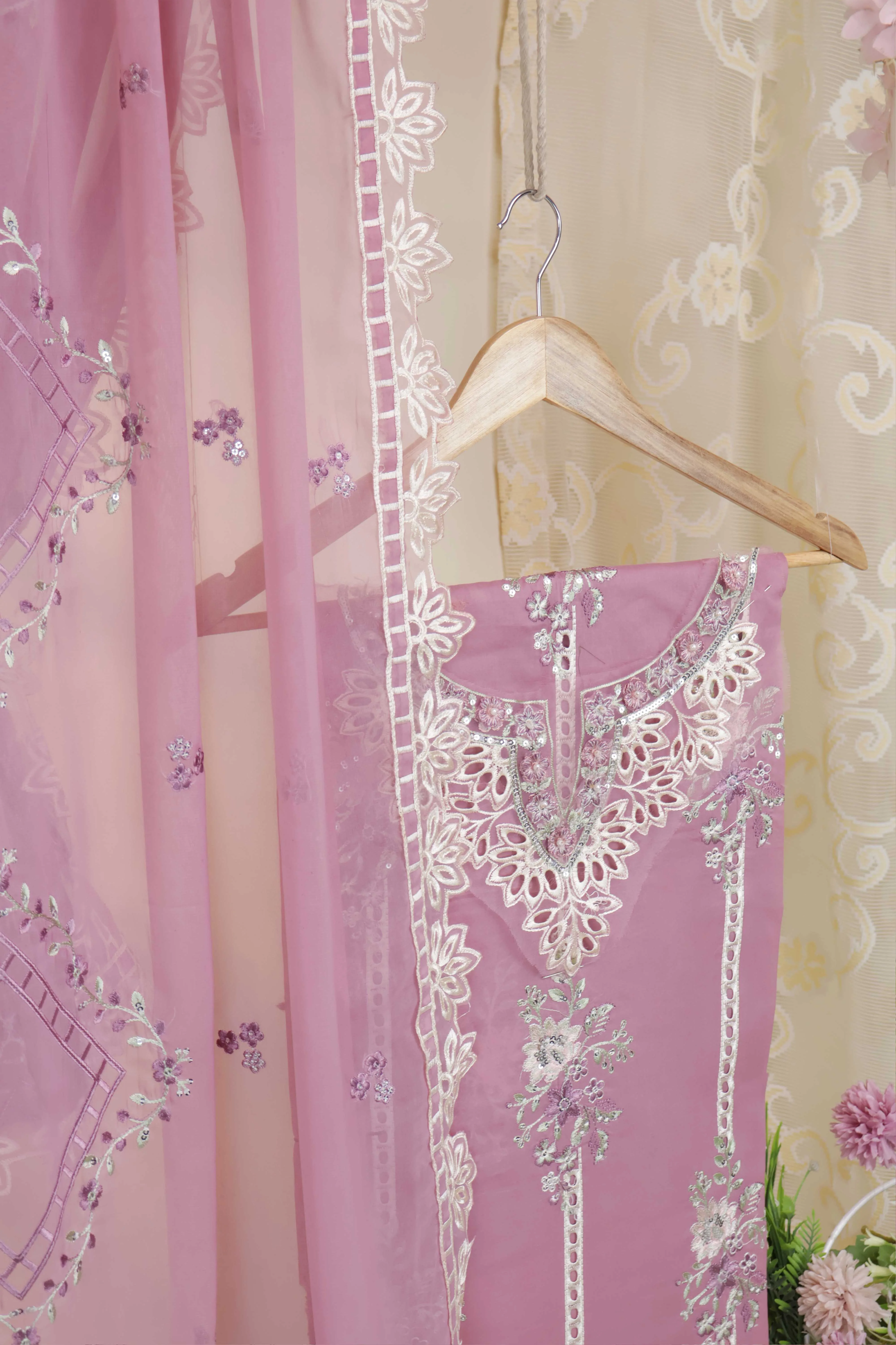 Luxury Lawn Embroidered Suit ELHA17 - Image 6