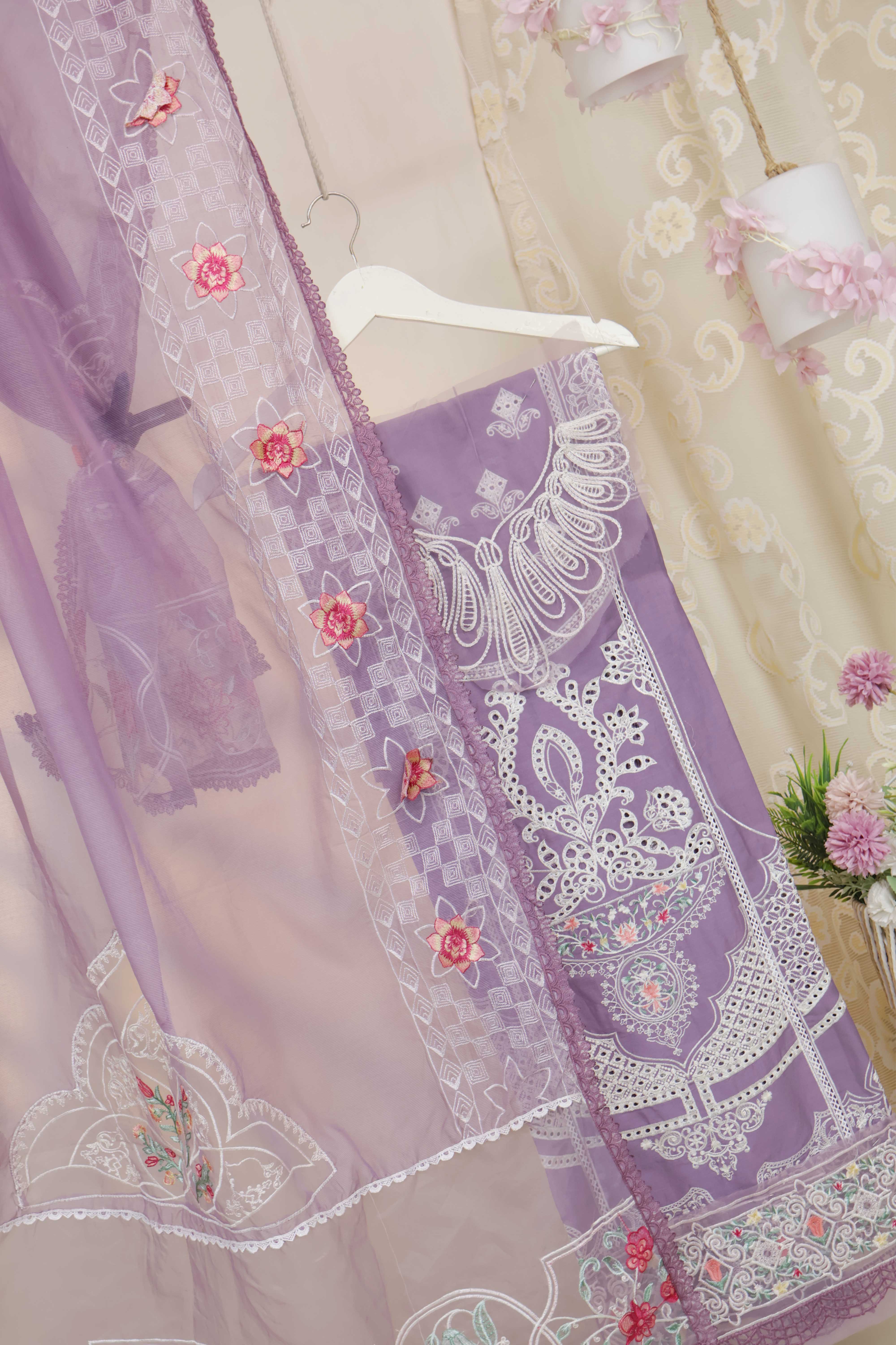 Luxury Lawn Embroidered Suit ELHA05 - Image 4
