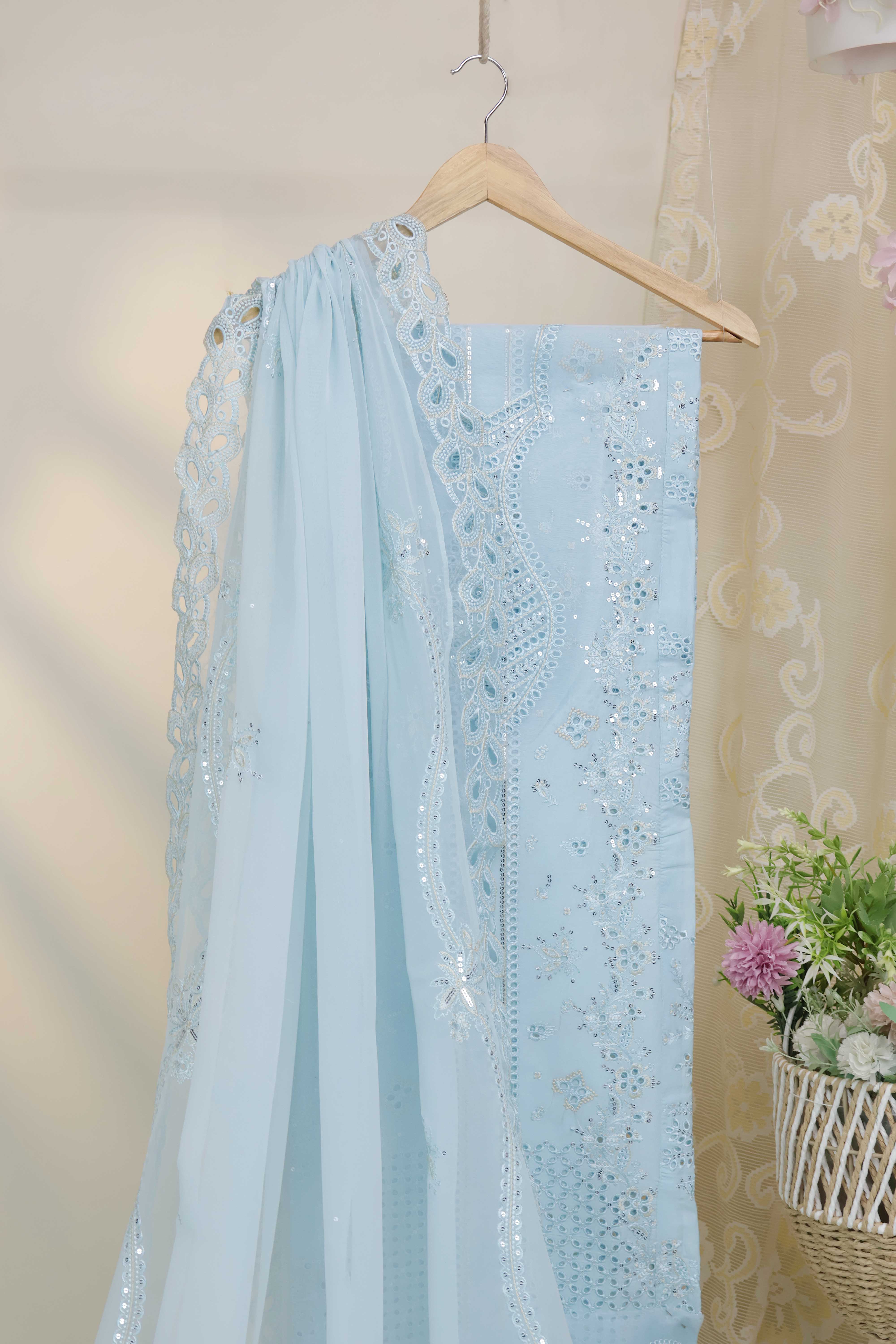 Luxury Lawn Embroidered Suit ELHA15 - Image 3