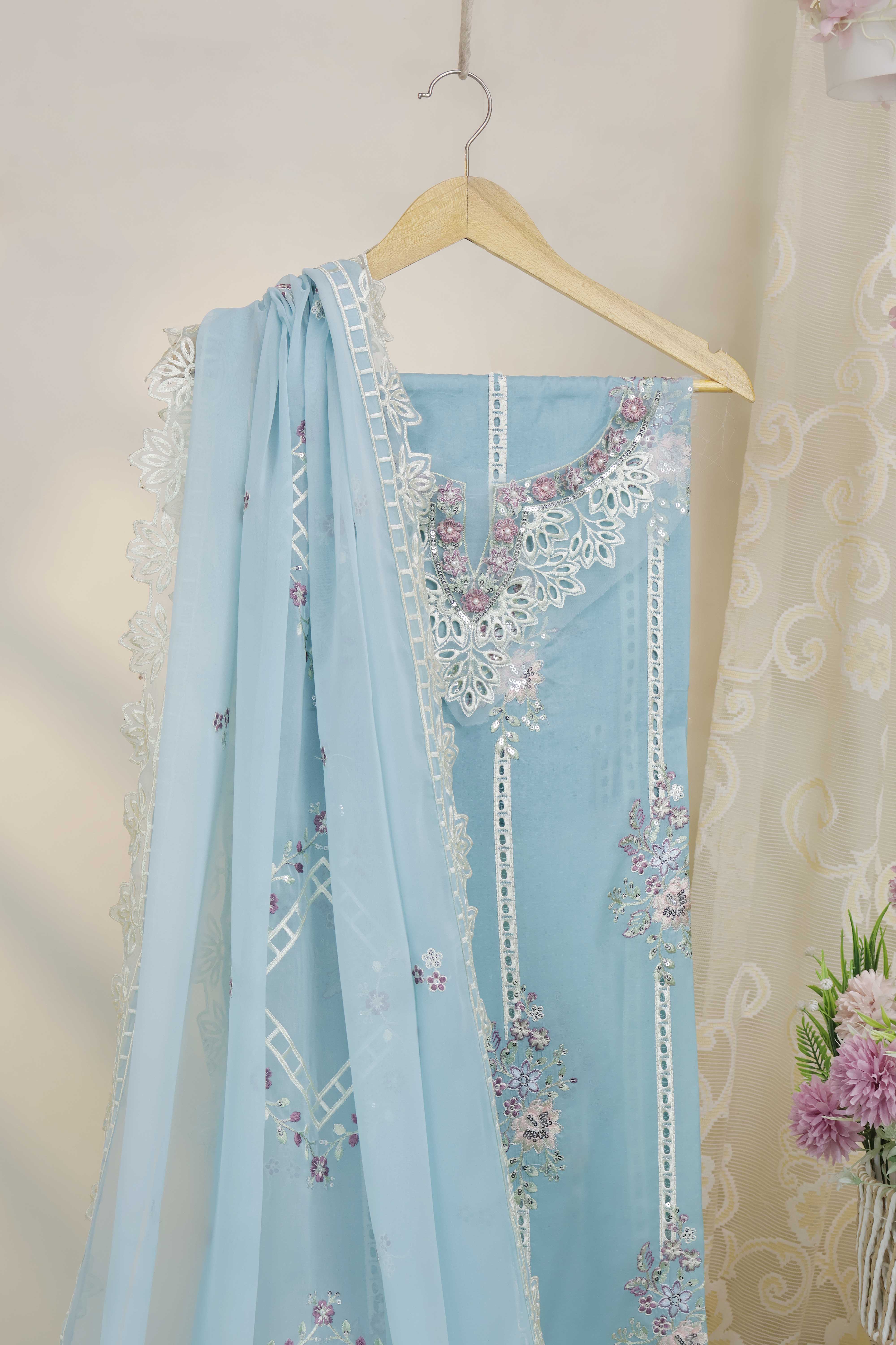 Luxury Lawn Embroidered Suit ELHA16 - Image 2