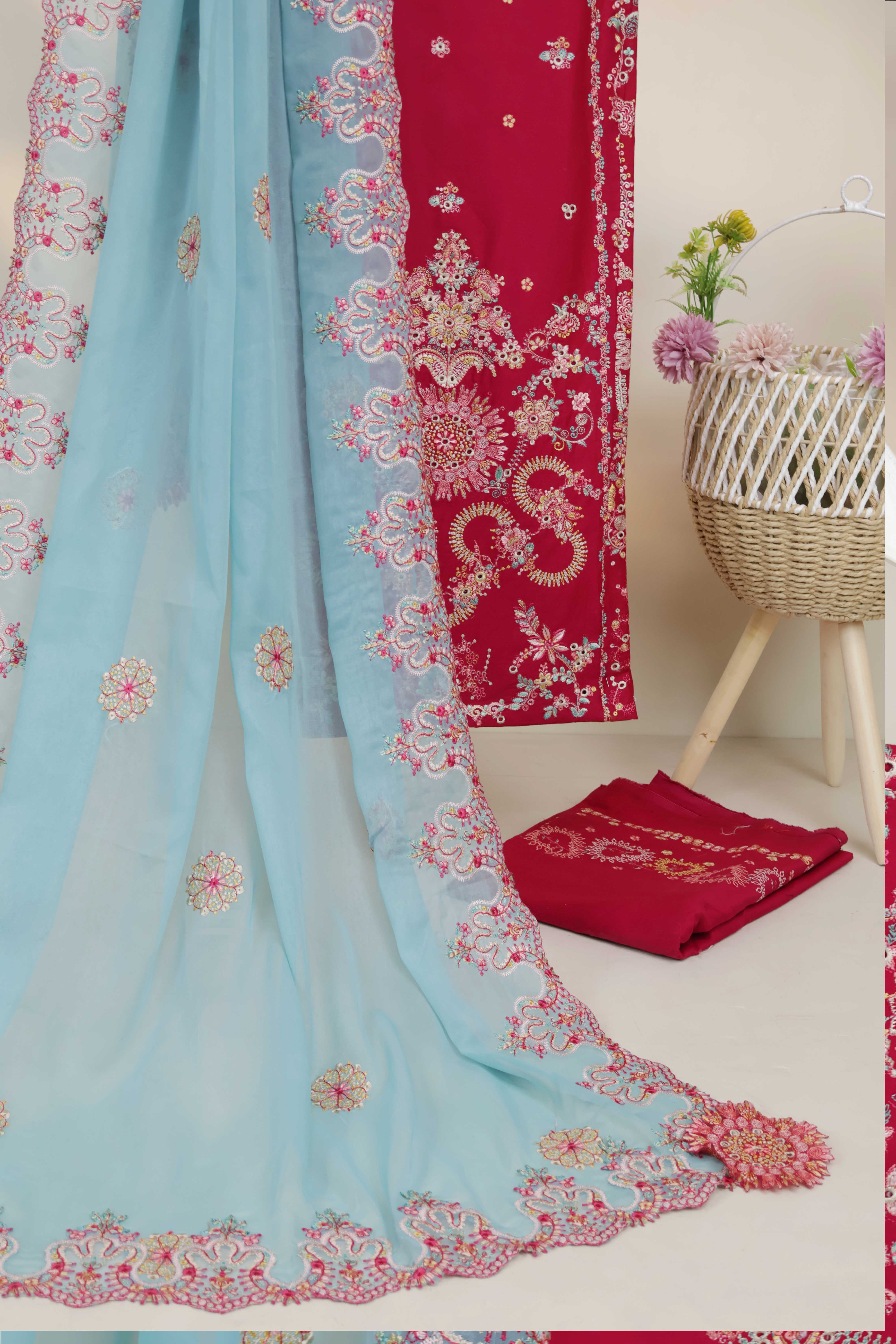 Luxury Lawn Embroidered Suit ELHA25 - Image 3