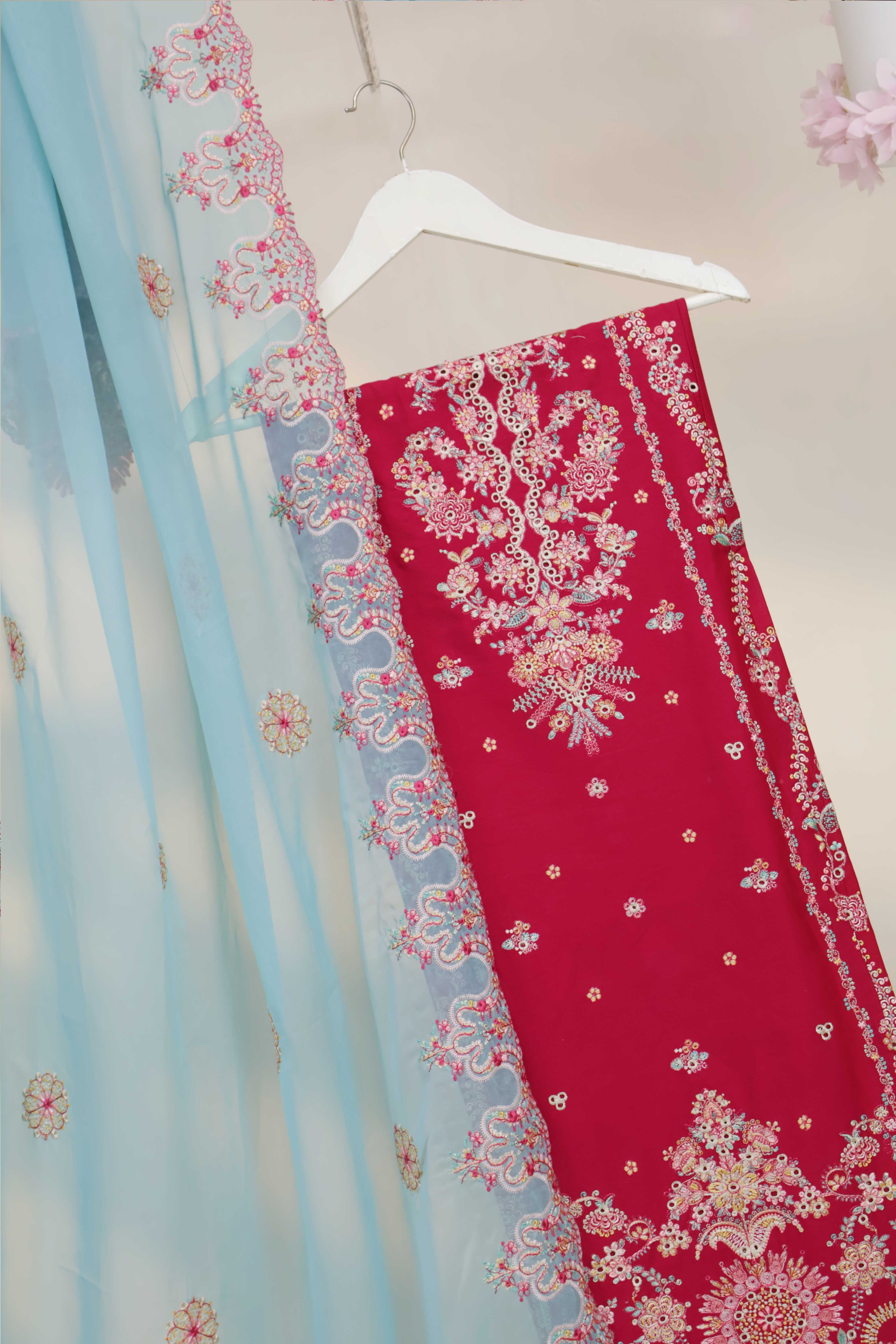 Luxury Lawn Embroidered Suit ELHA25 - Image 4