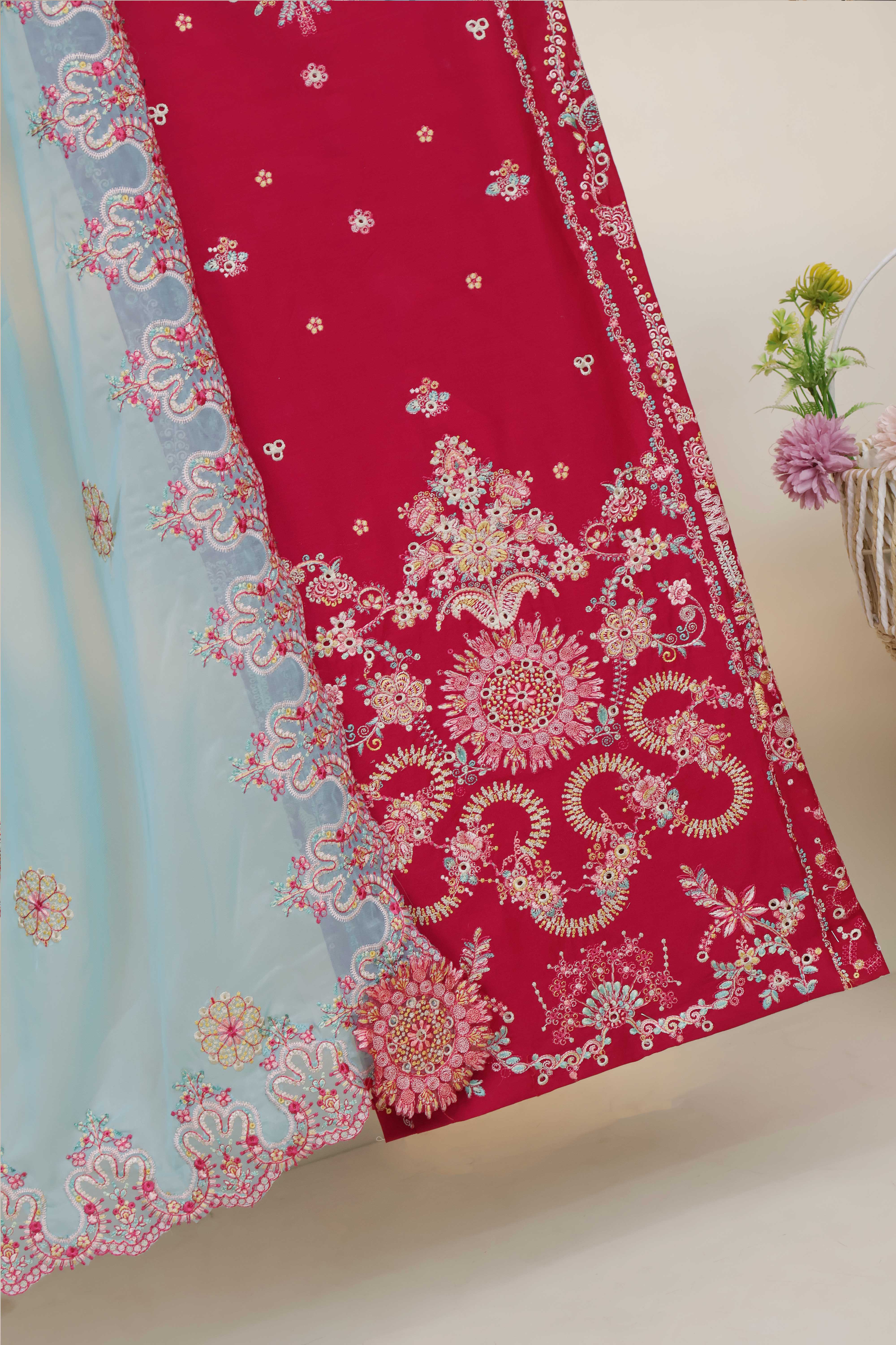 Luxury Lawn Embroidered Suit ELHA25 - Image 6