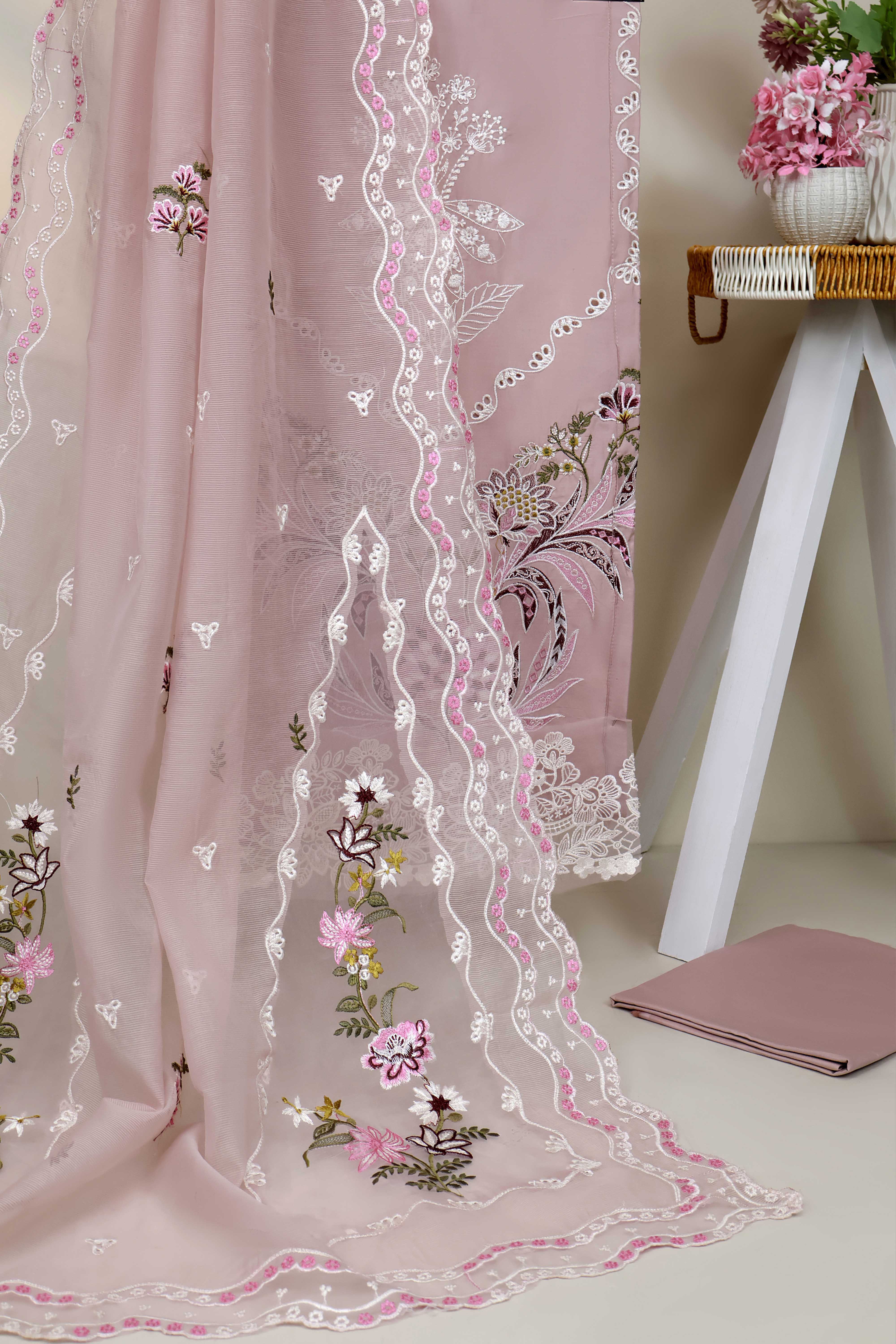 Luxury Lawn Embroidered Suit ELHA54 - Image 4