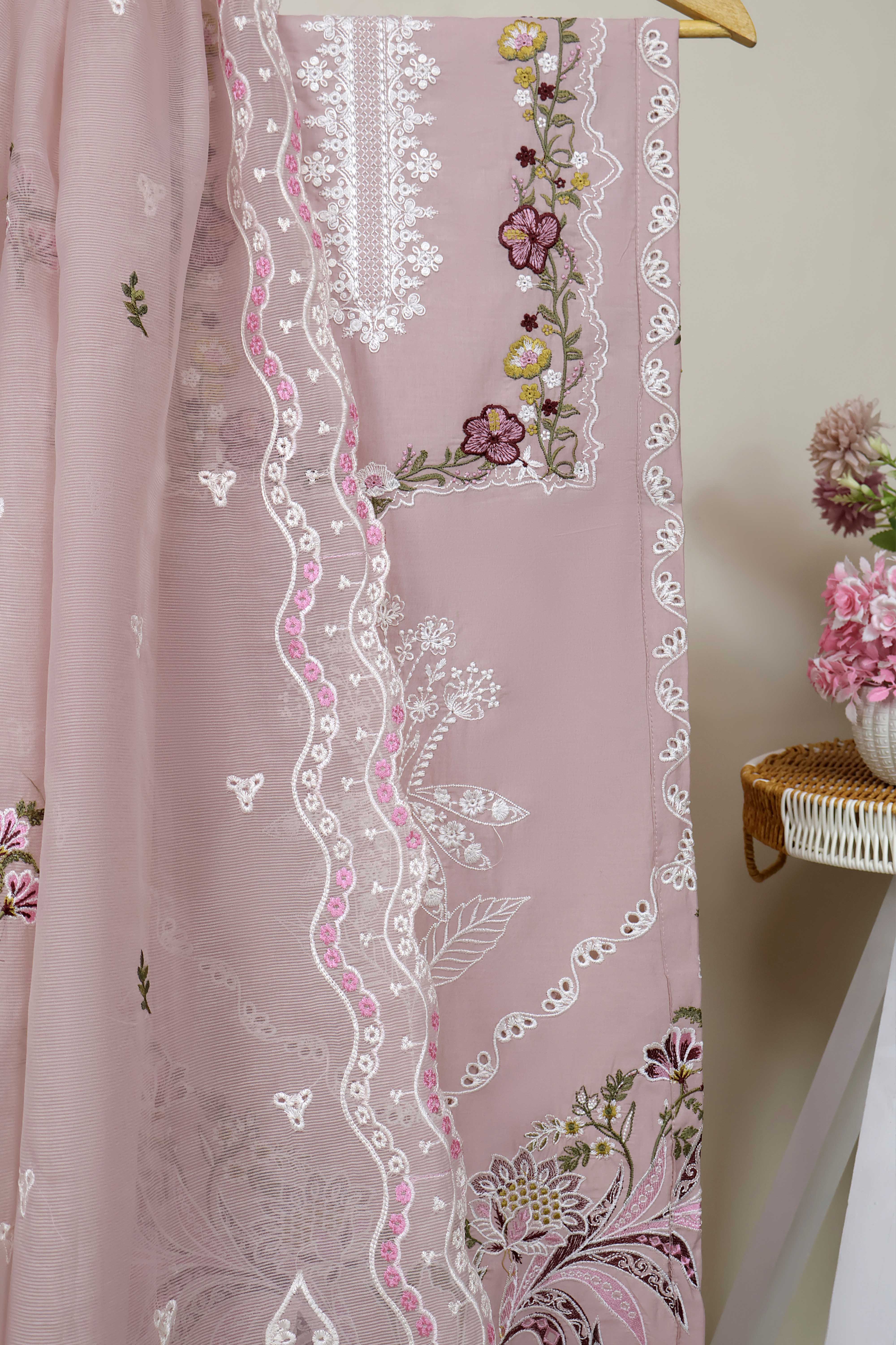 Luxury Lawn Embroidered Suit ELHA54 - Image 5