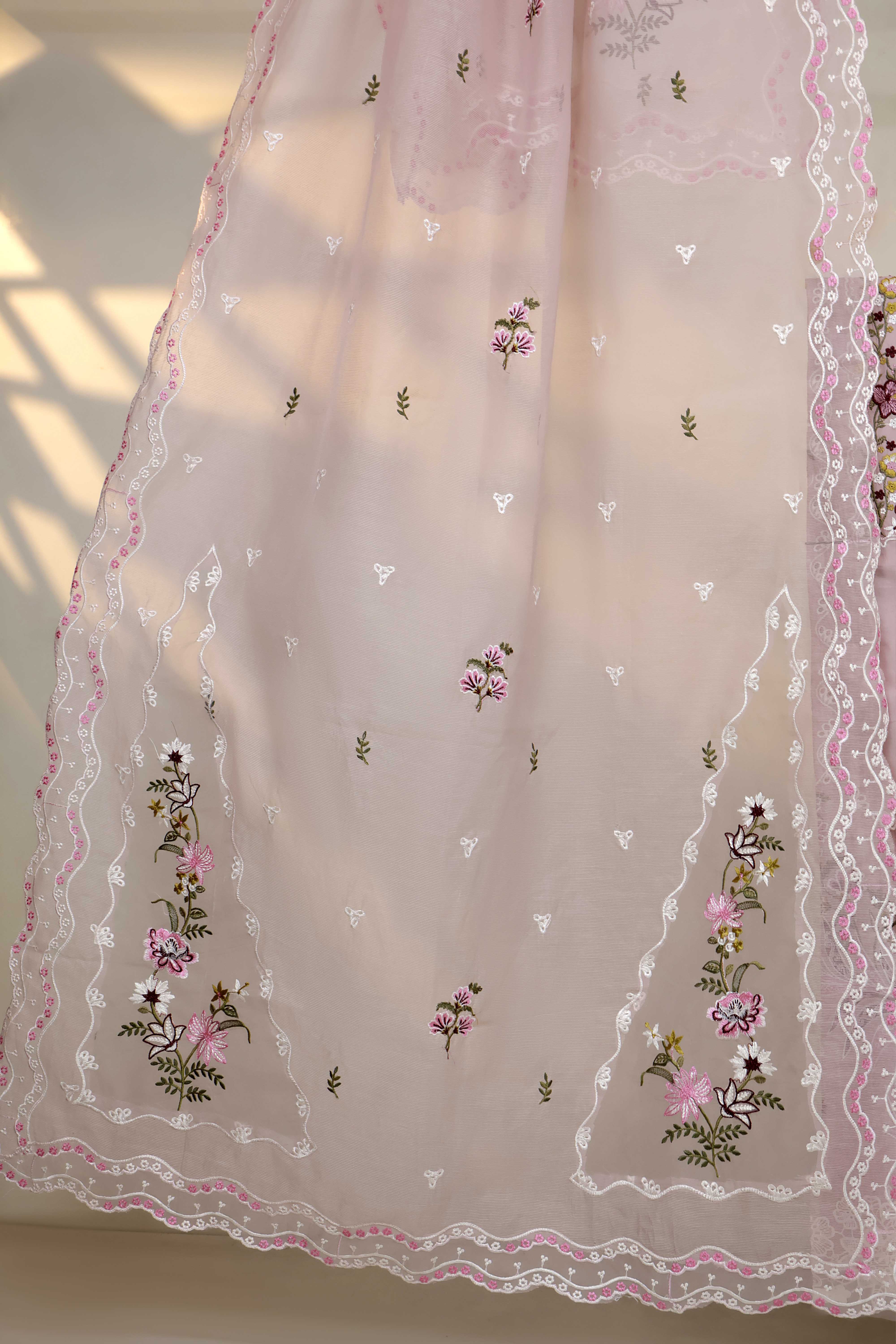Luxury Lawn Embroidered Suit ELHA54 - Image 8