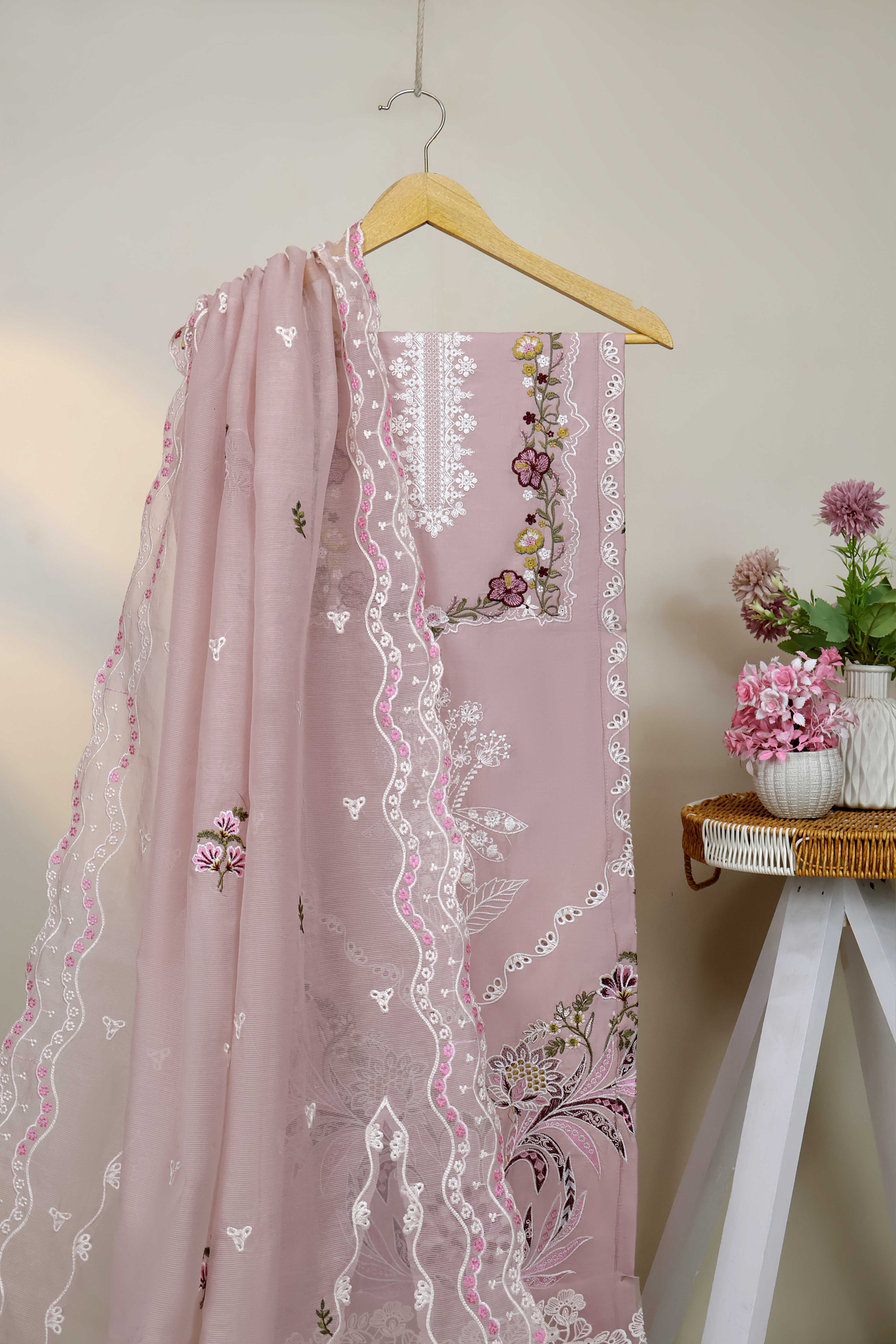 Luxury Lawn Embroidered Suit ELHA54 - Image 9