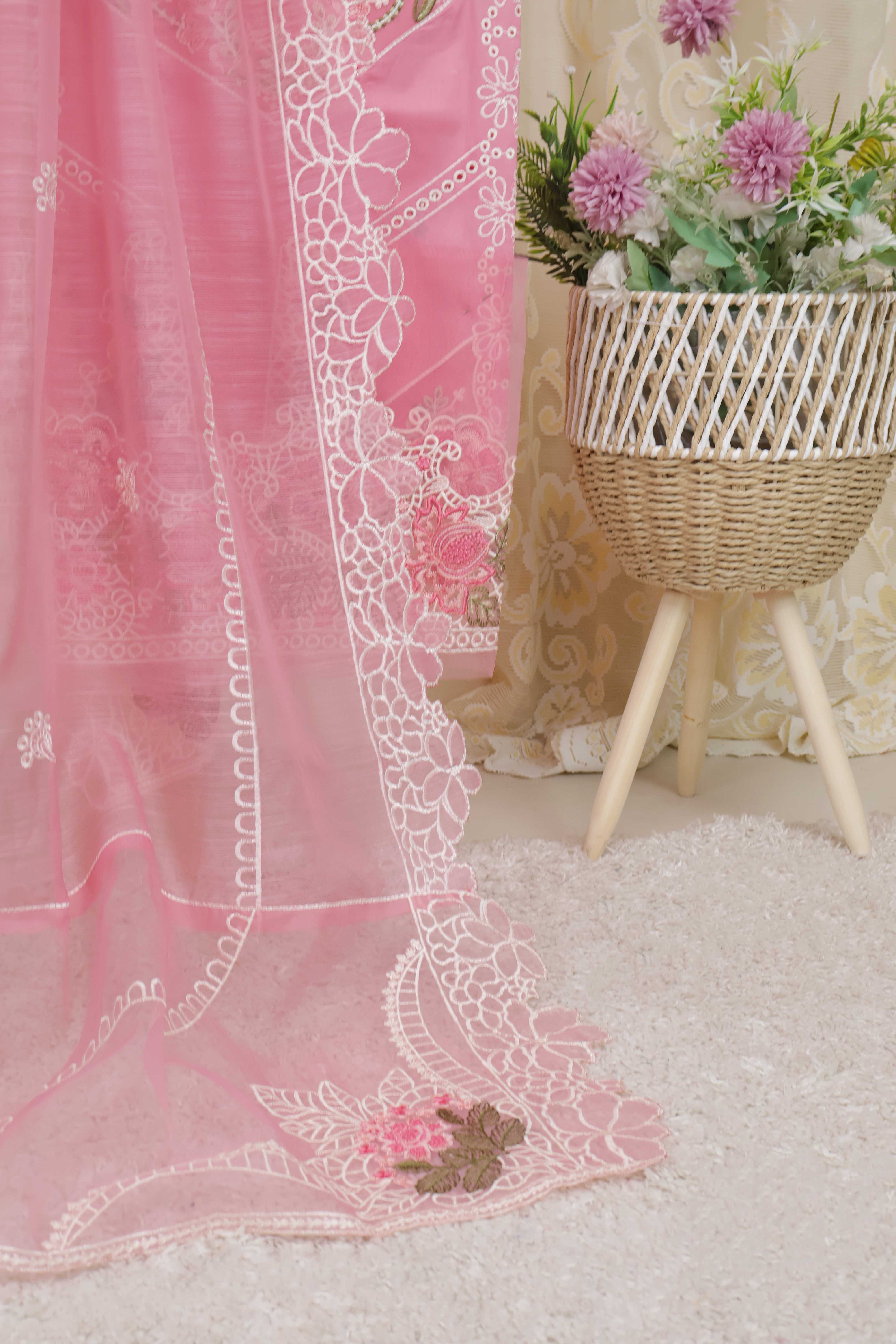 Luxury Lawn Embroidered Suit ELKC01 - Image 3