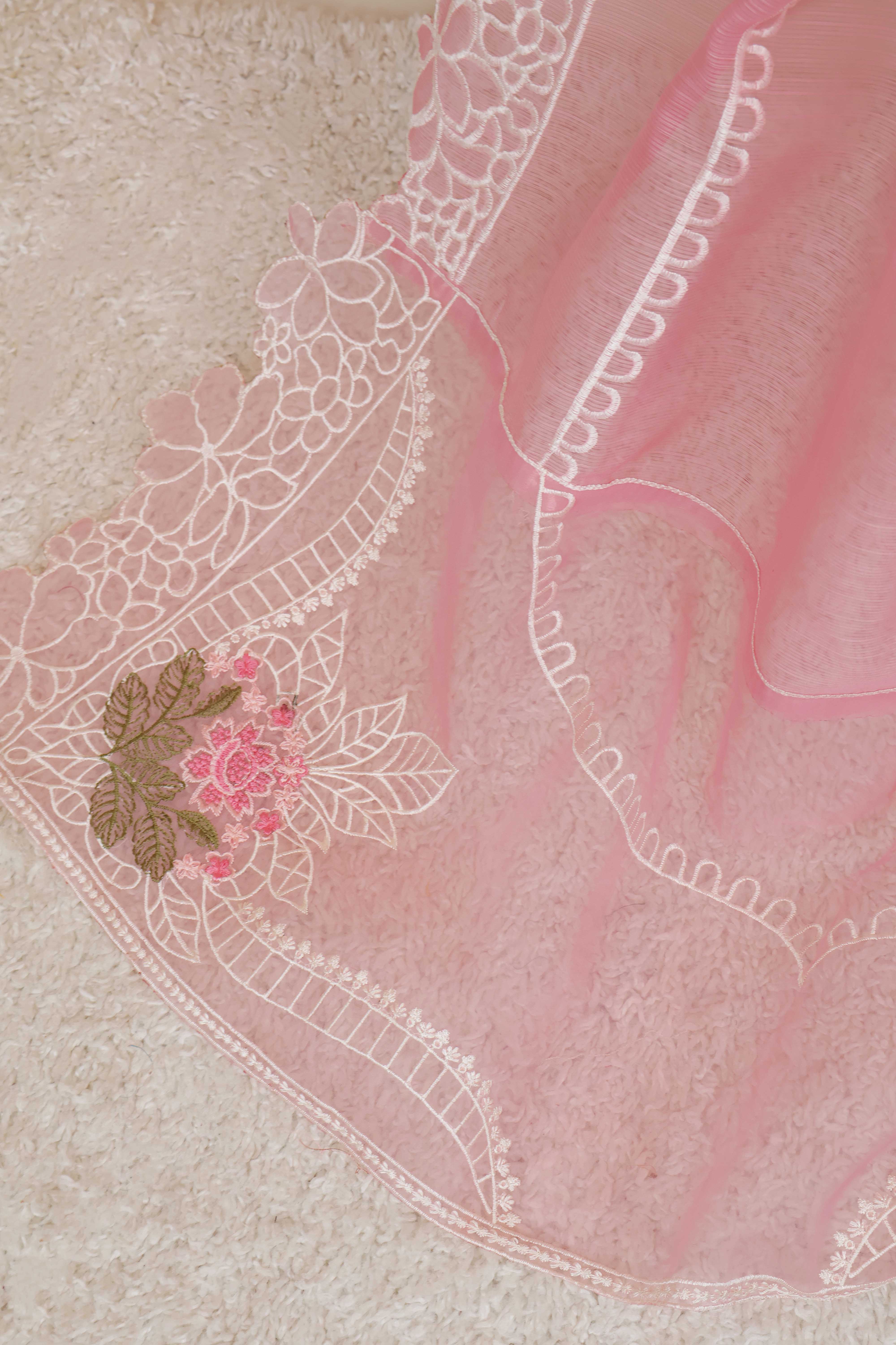 Luxury Lawn Embroidered Suit ELKC01 - Image 5