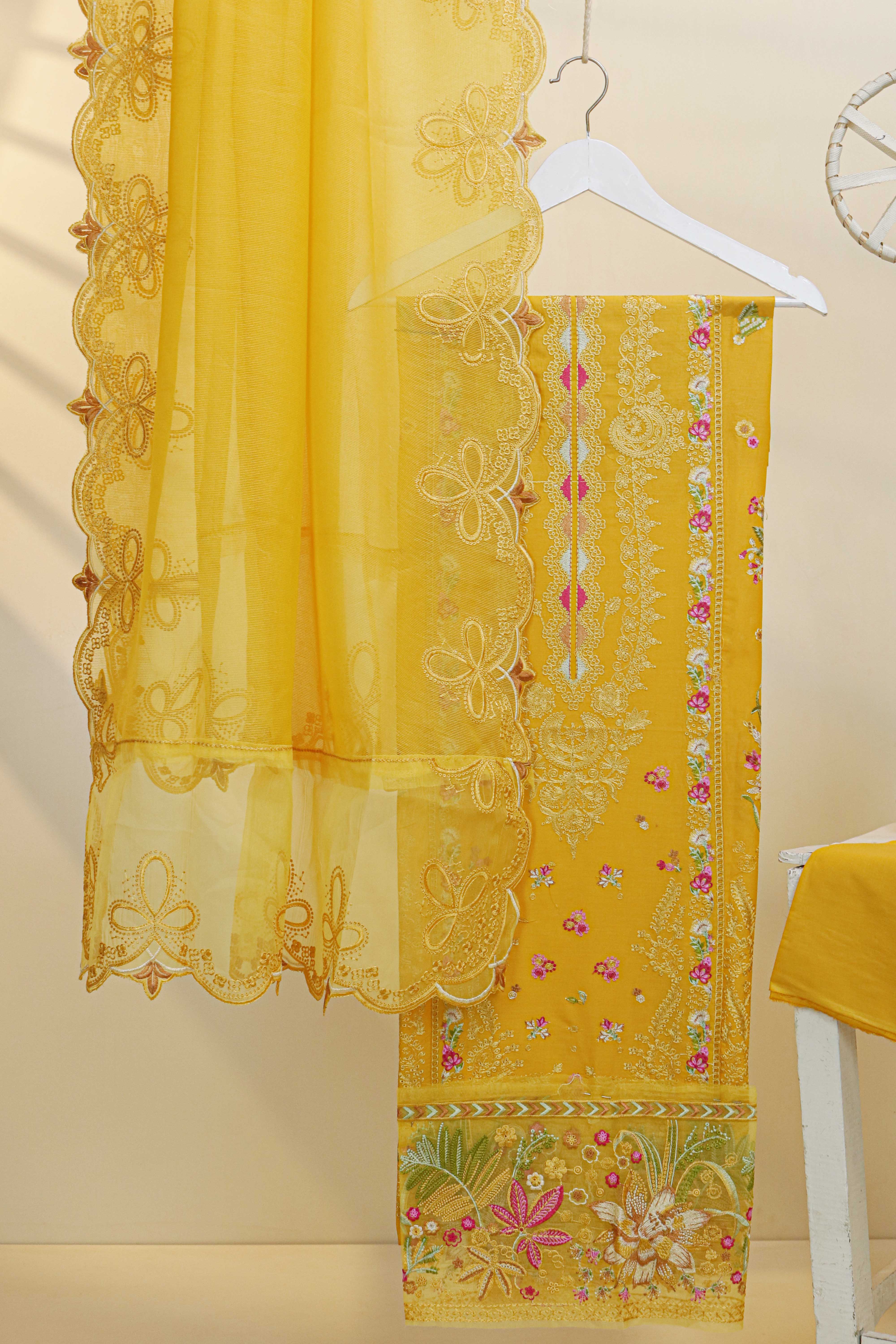 Luxury Lawn Embroidered suit H25SELHA03 - Image 3