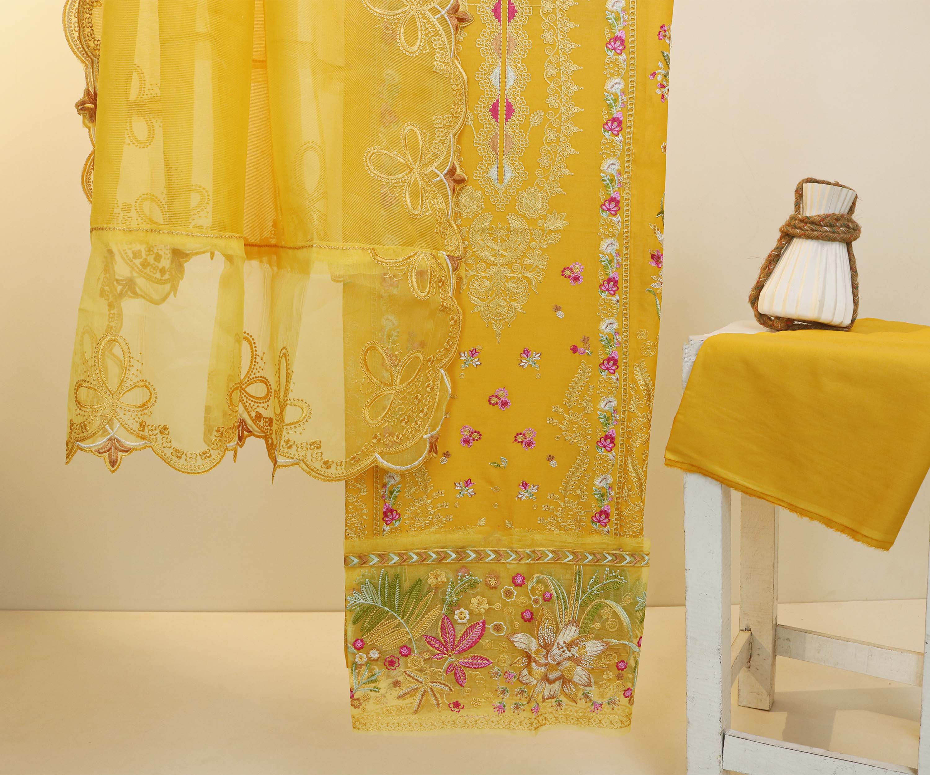 Luxury Lawn Embroidered suit H25SELHA03 - Image 5