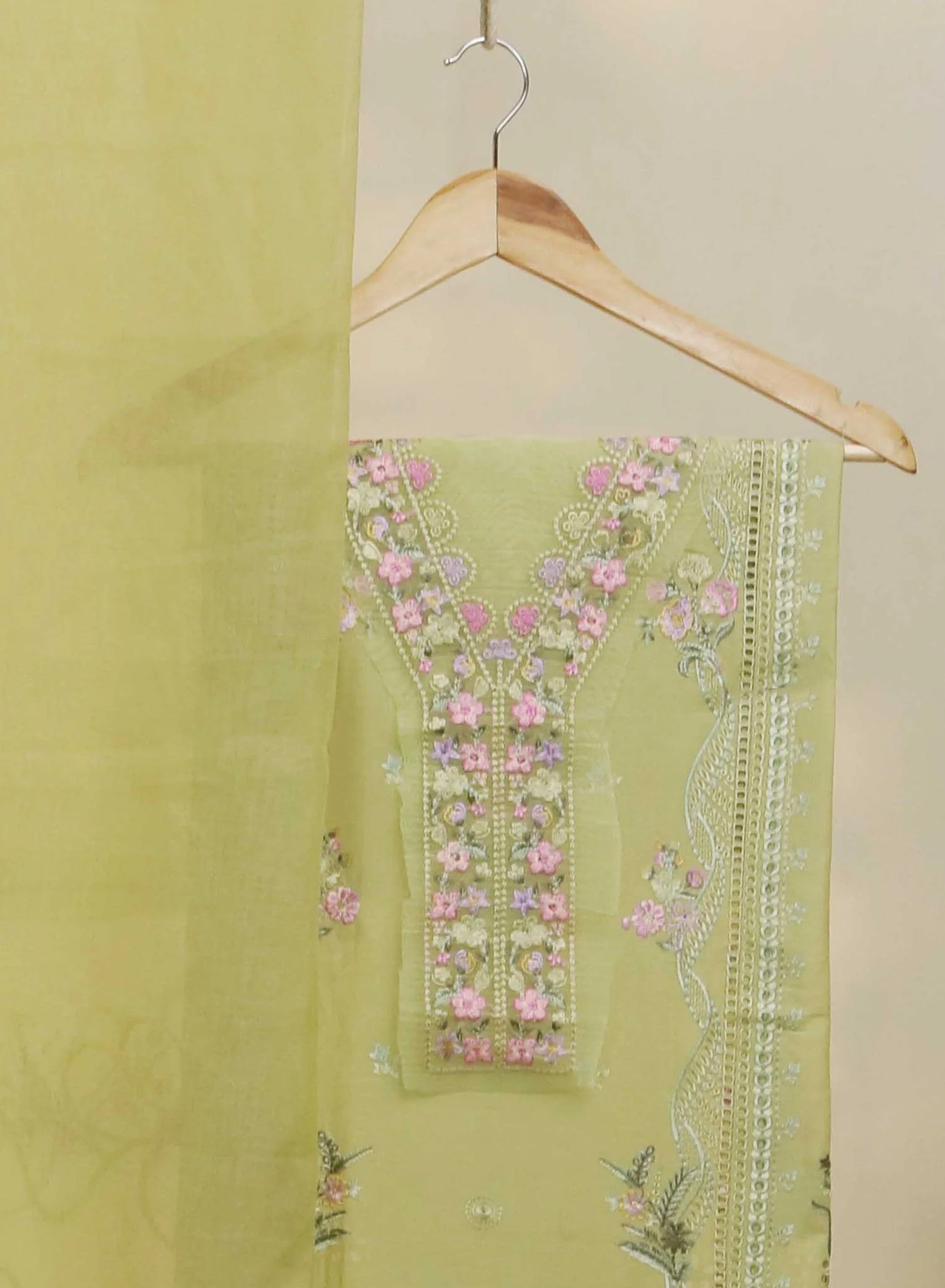 Luxury Lawn Embroidered suit H25SELHA23 - Image 4