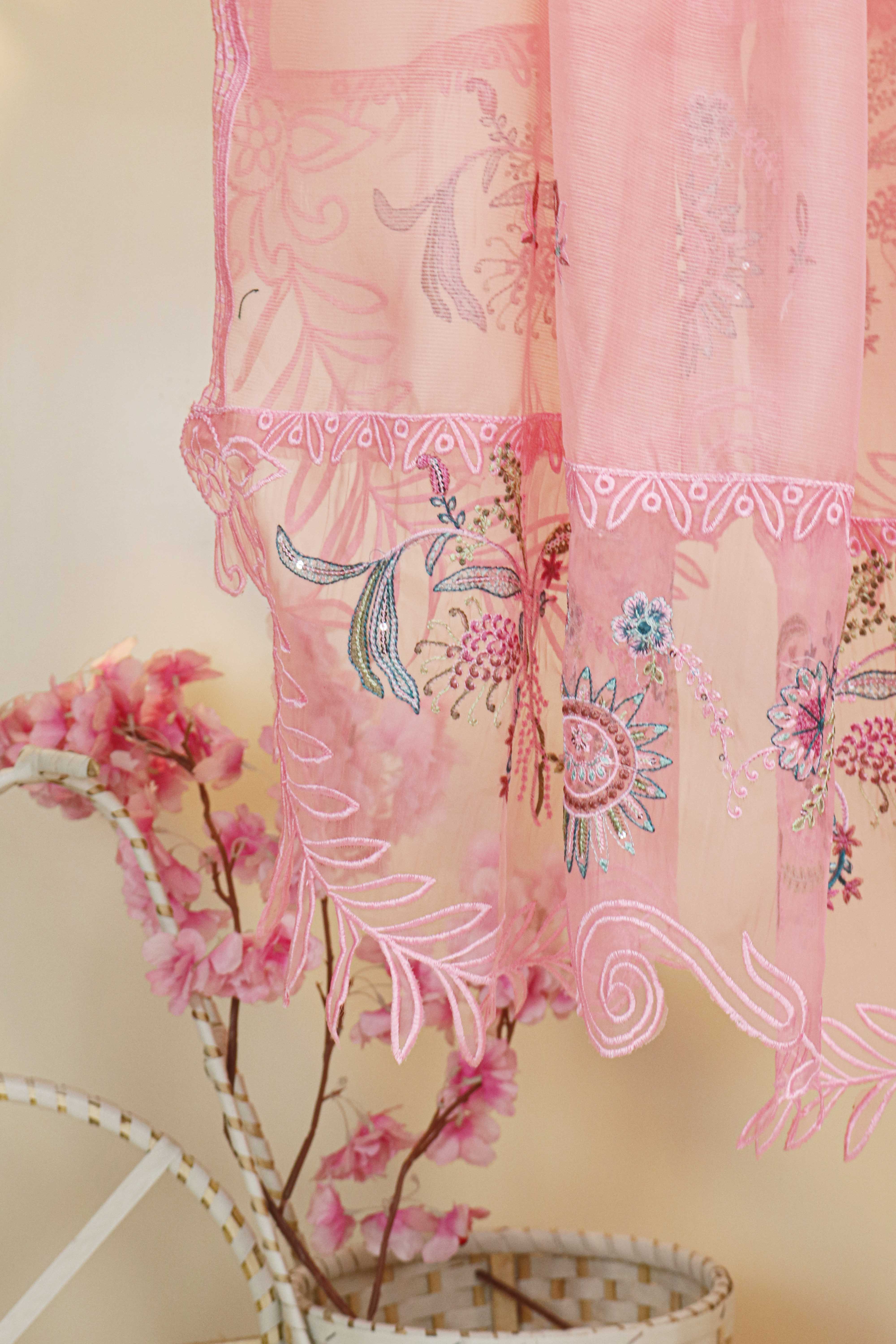 Luxury Lawn Embroidered suit H25SELHA31 - Image 3