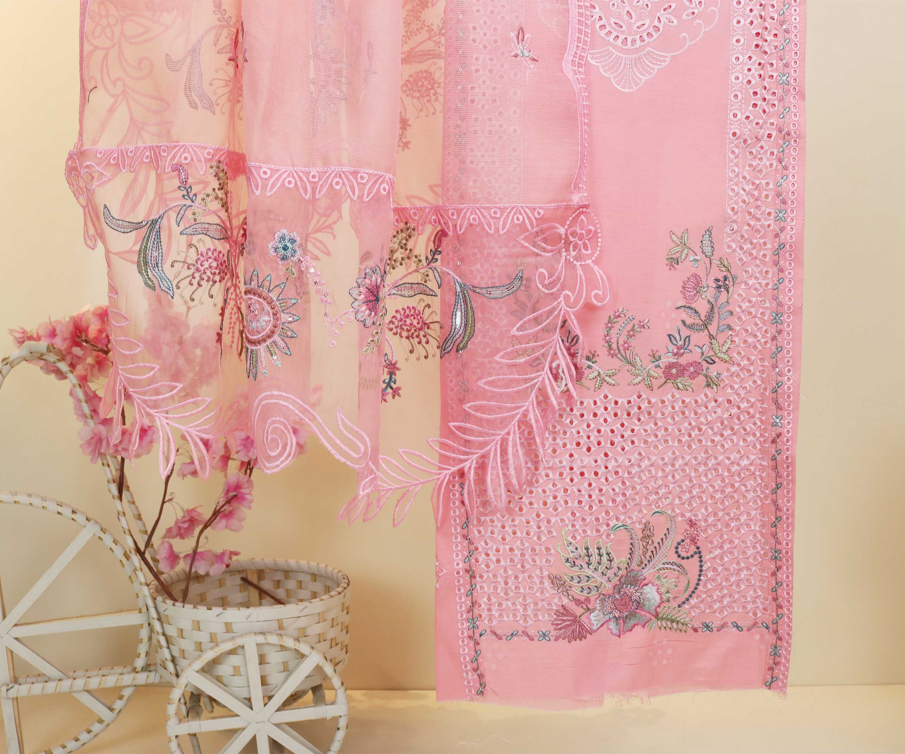 Luxury Lawn Embroidered suit H25SELHA31 - Image 4
