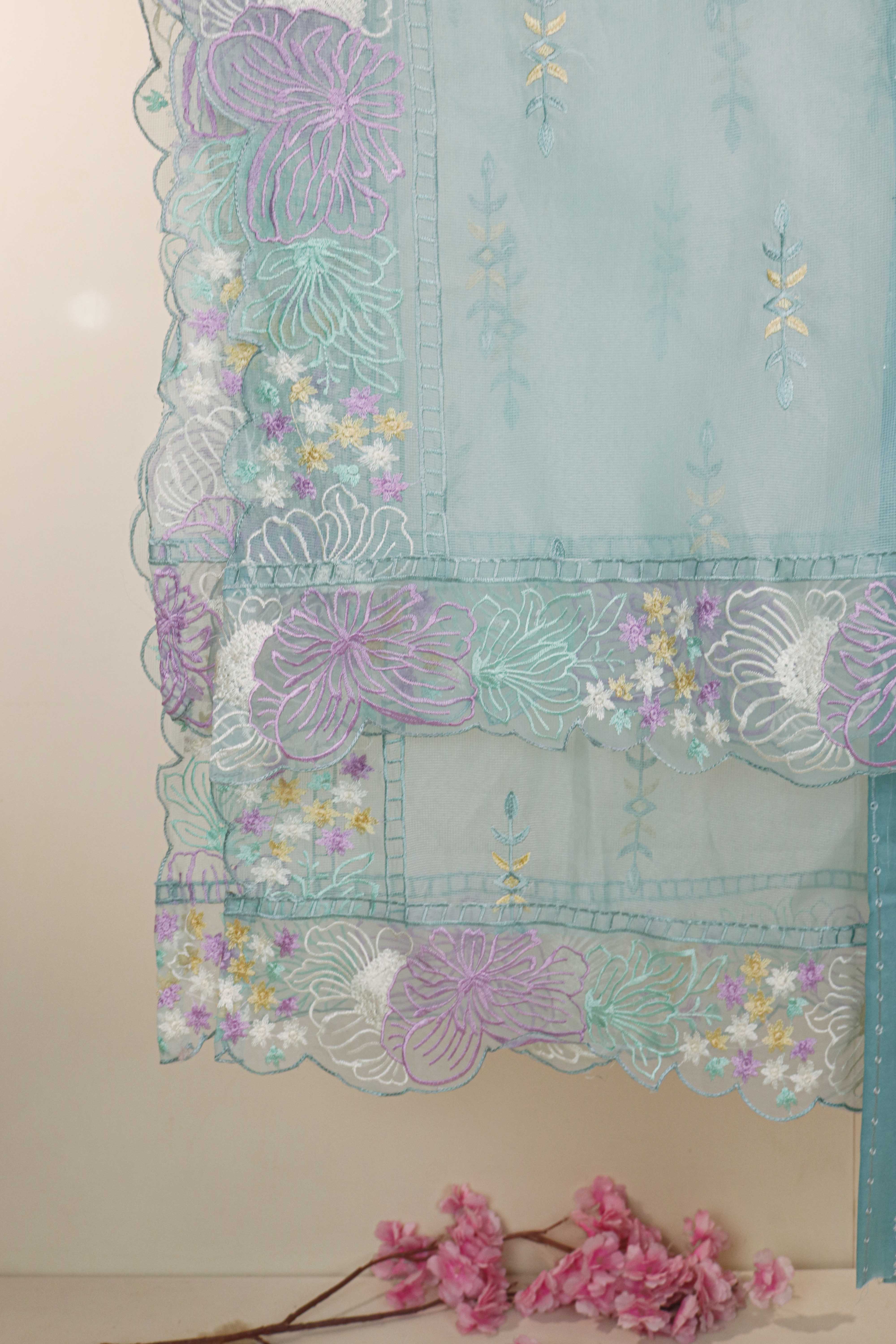 Luxury Lawn Embroidered suit H25SELHA69 - Image 4