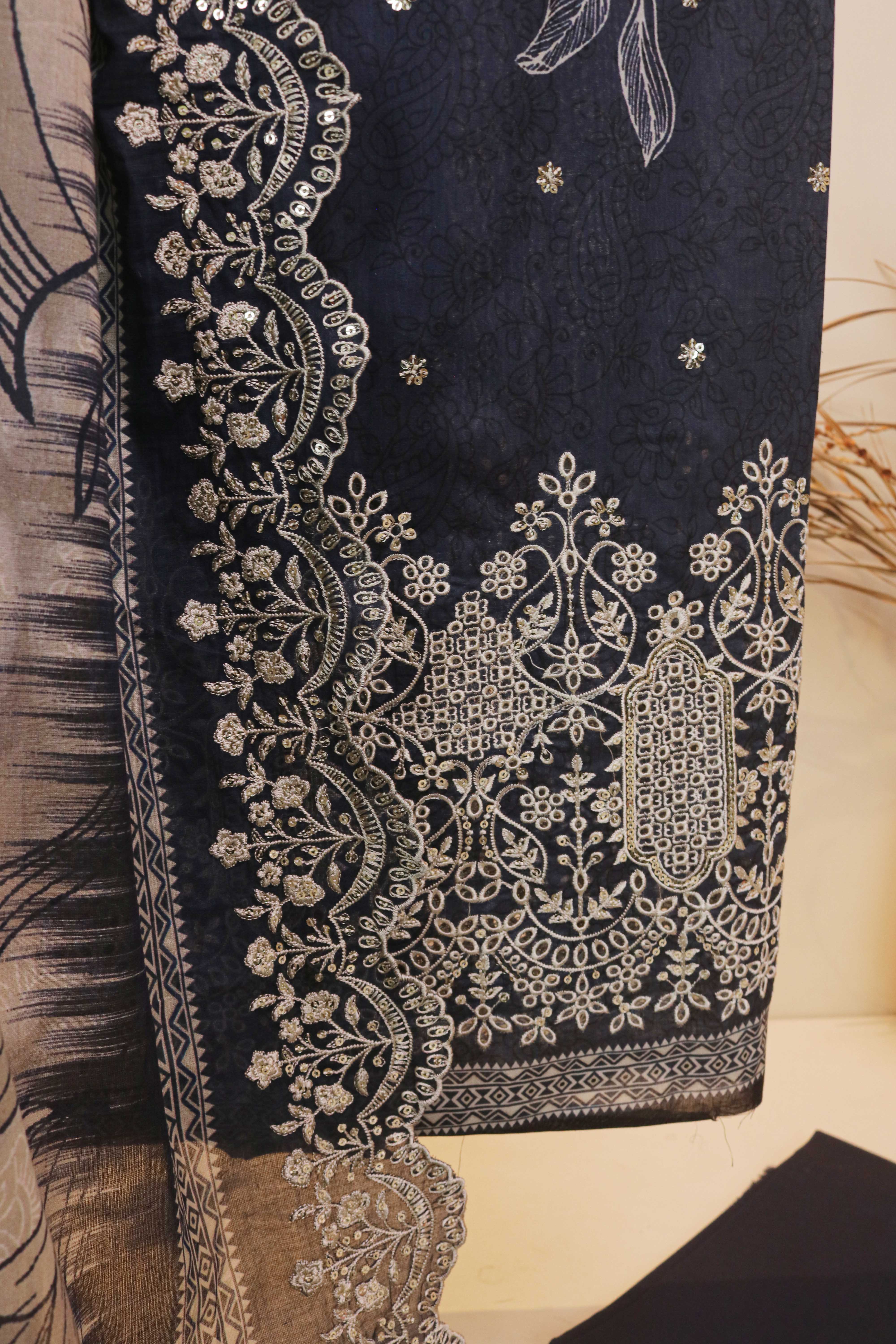 Luxury Lawn Embroidered Suit H25SLEBS20 - Image 3