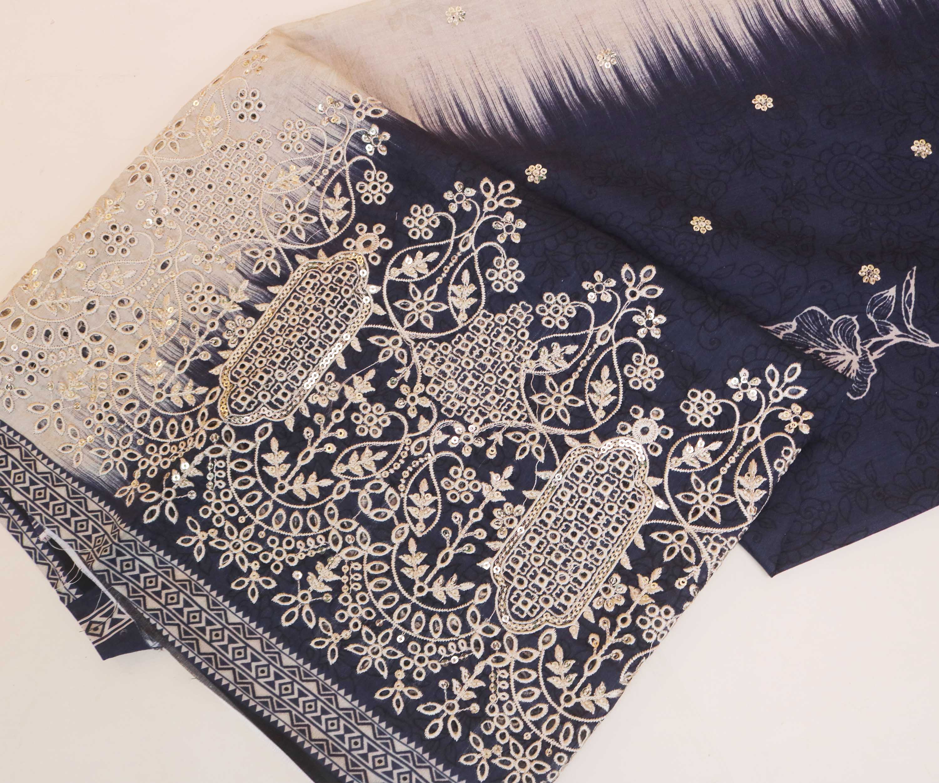 Luxury Lawn Embroidered Suit H25SLEBS20 - Image 6