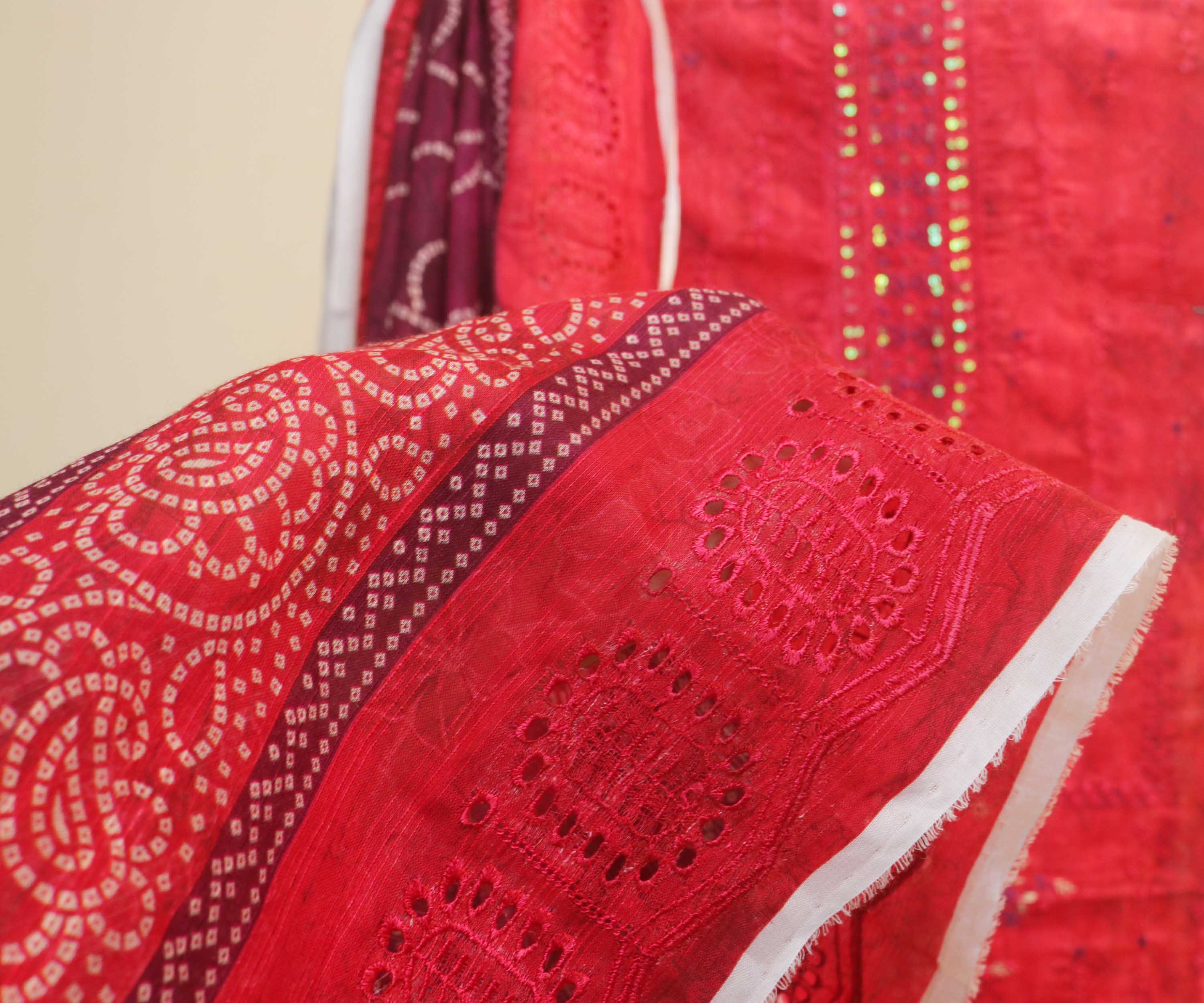 Luxury Lawn Embroidered Suit H25SLEMB12 - Image 3