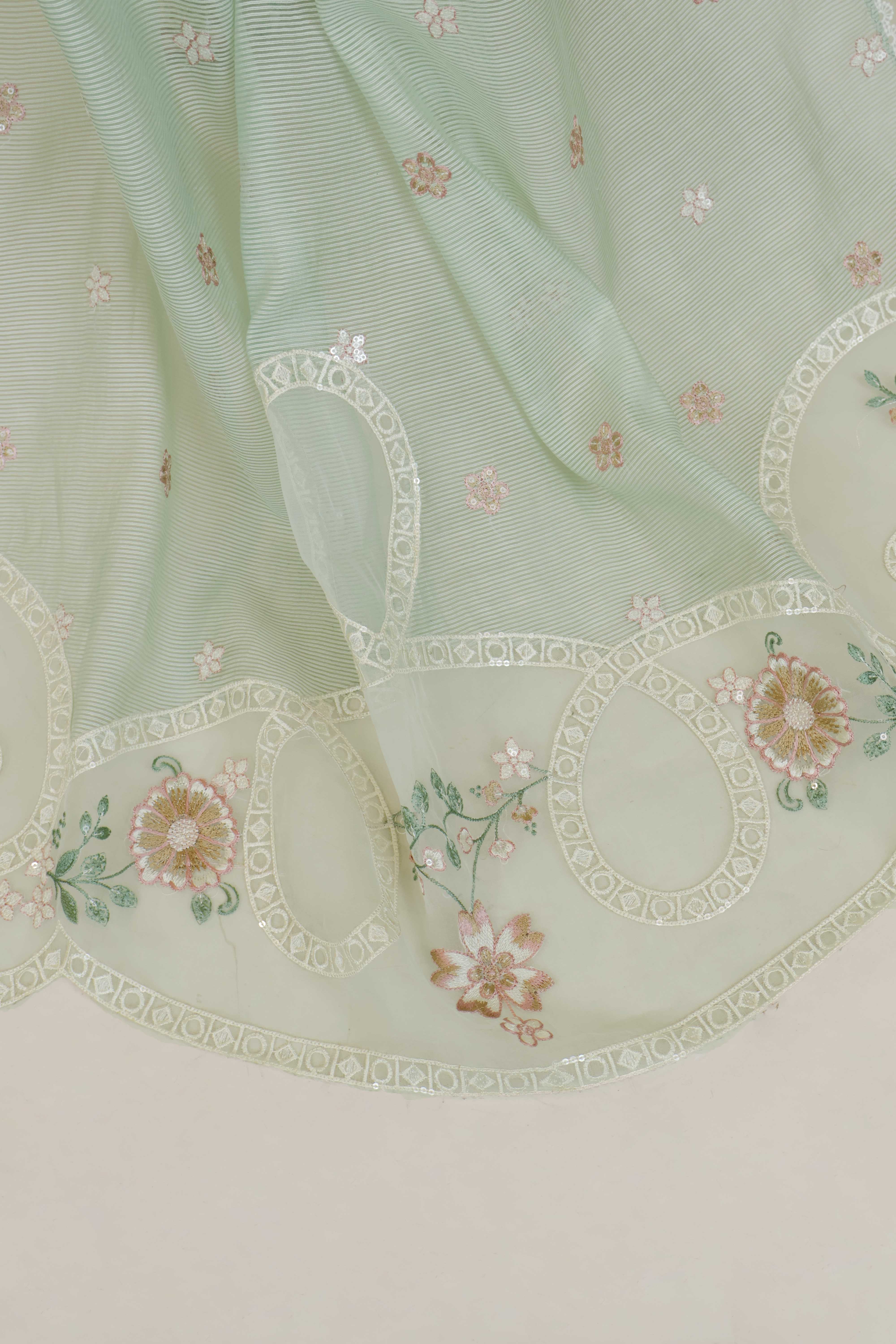 Luxury Lawn Embroidered Suit NV1WR01 - Image 5