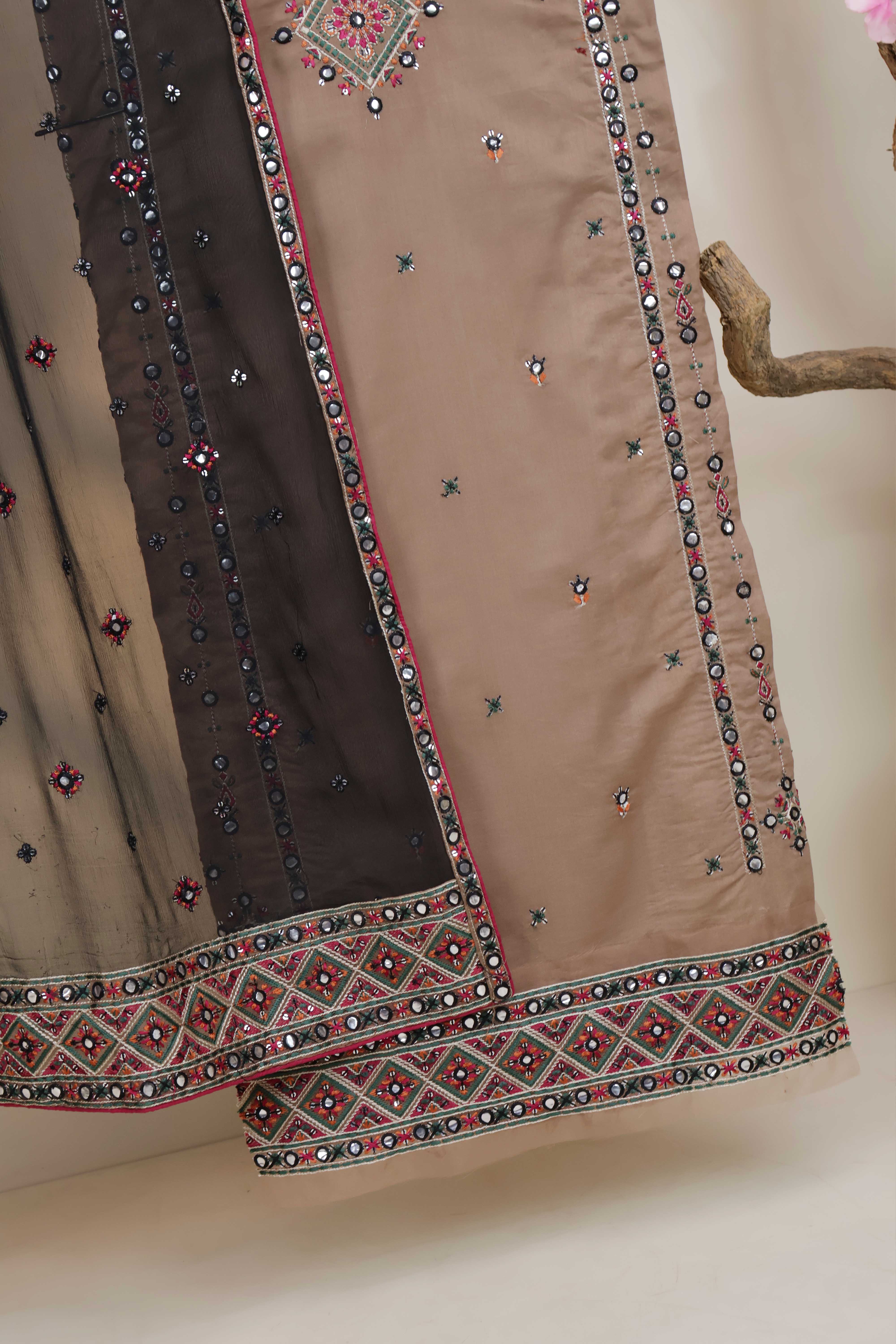 Luxury Lawn Embroidered Suit NV1WR07 - Image 6