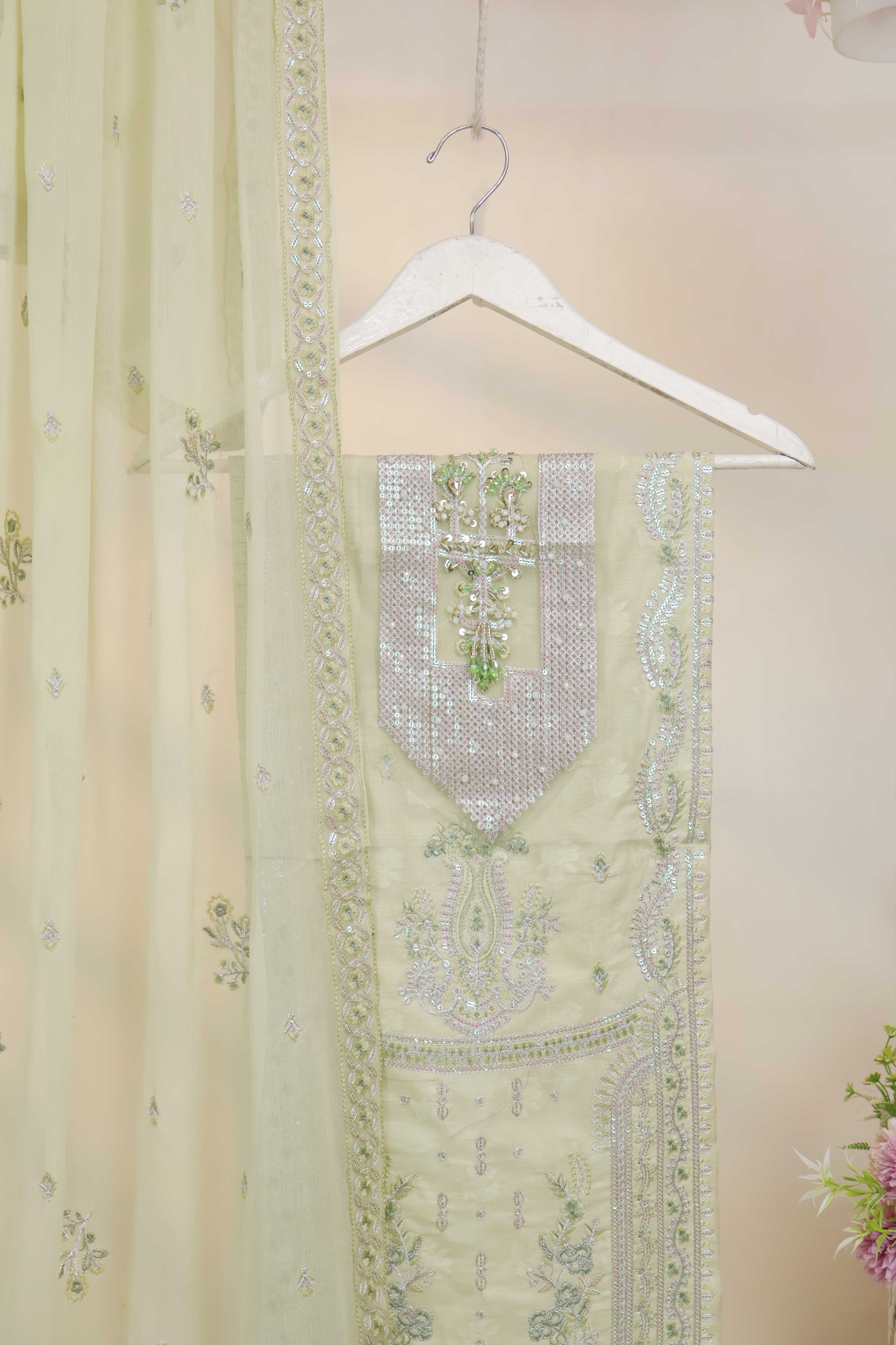 Luxury Lawn Embroidered Suit V521B - Image 4