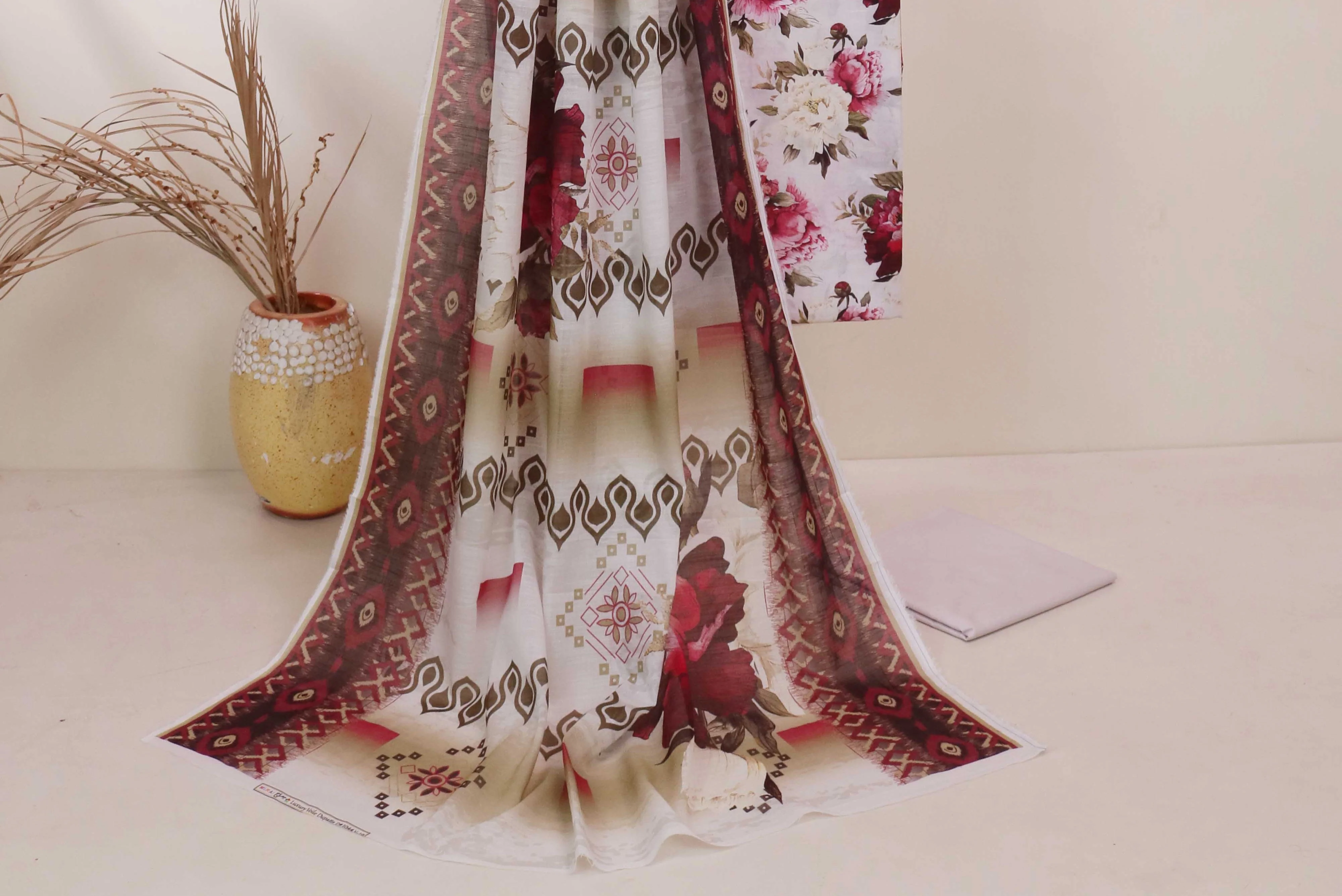 Luxury Lawn Printed Suit H25SLMJ1044 - Image 3