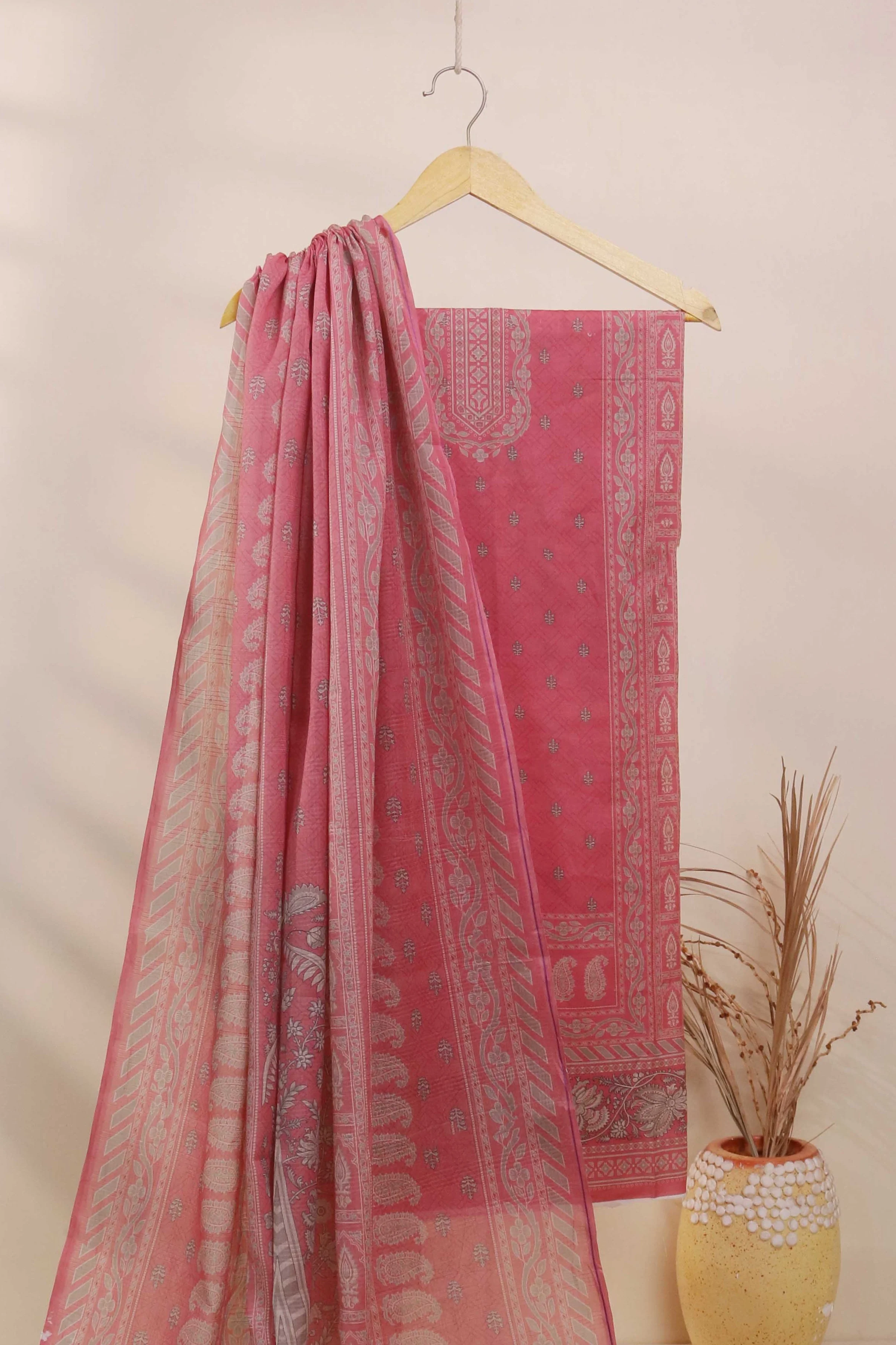 Luxury Lawn Printed Suit H25SLMJ238 - Image 4