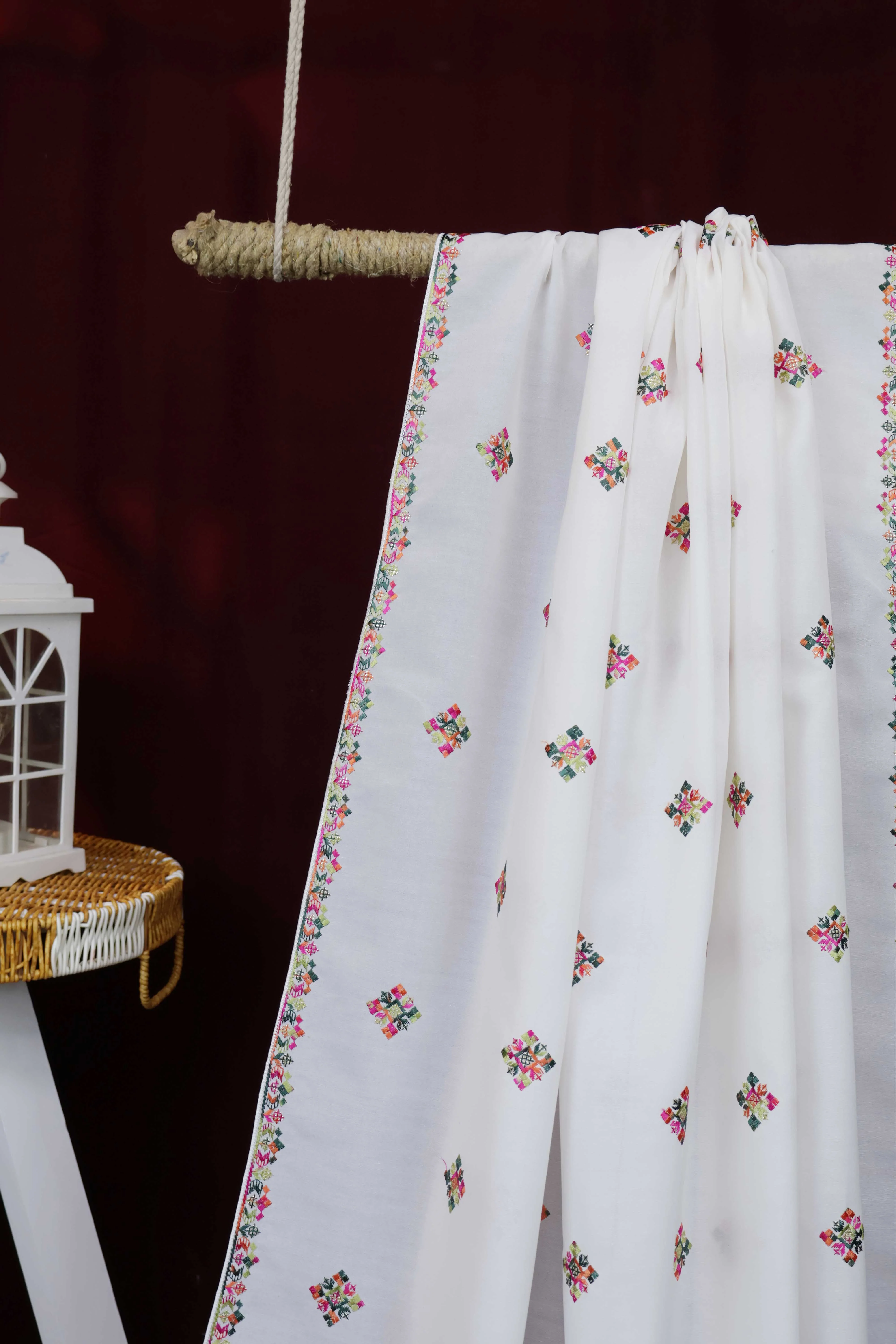 Embroidered Lawn Shawl HLSH105 - Image 4
